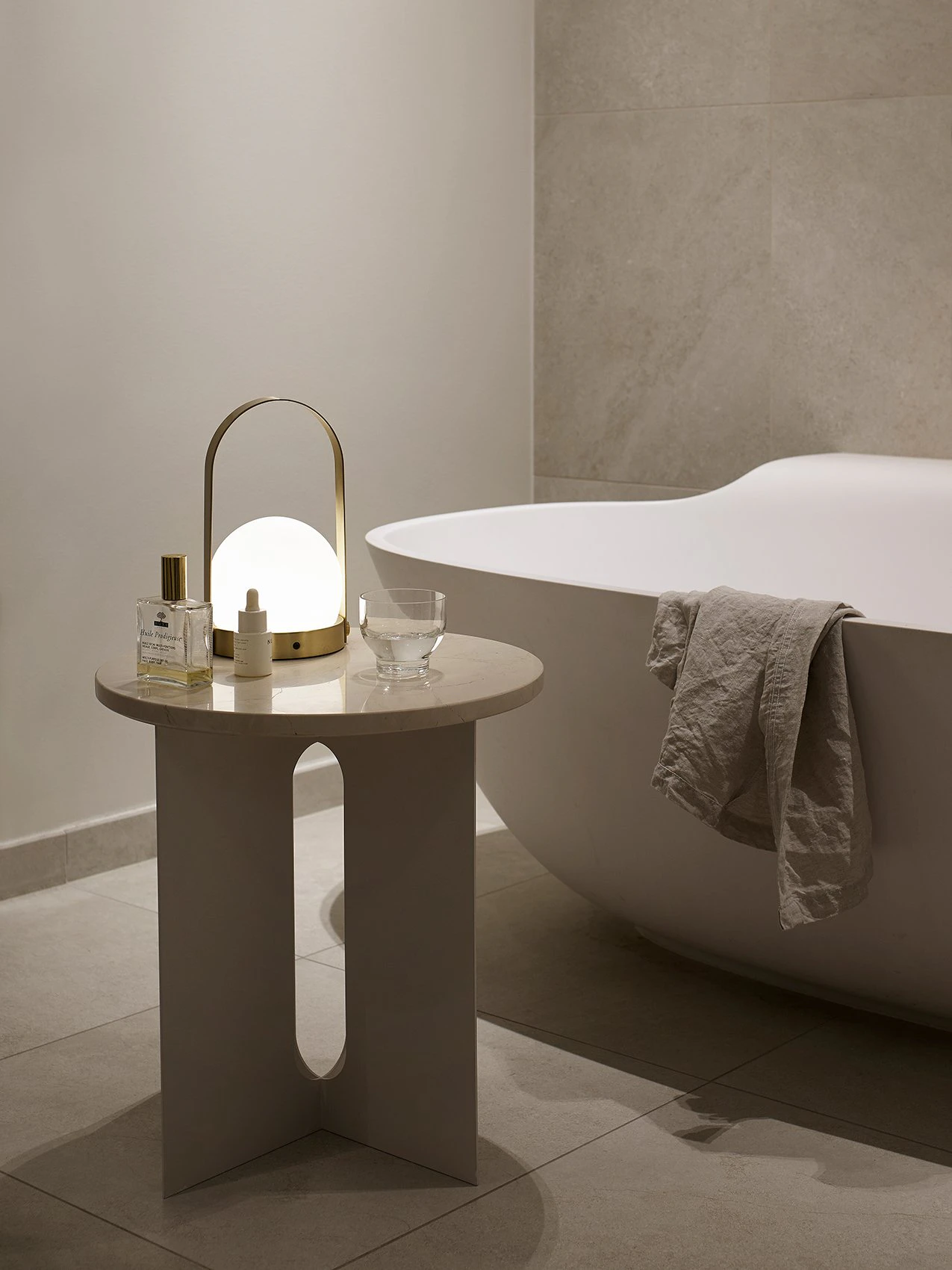 Audo Copenhagen Androgyne Sidobord Ivory /, vit från Audo Copenhagen, bild 4