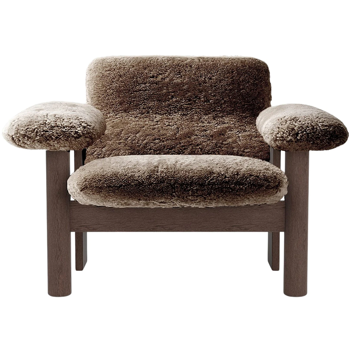 Audo Copenhagen Brasilia F&aring;t&ouml;lj L&aring;g Rygg M&ouml;rkbetsad Ek / Sheepskin - F&aring;rskinn Sahara
