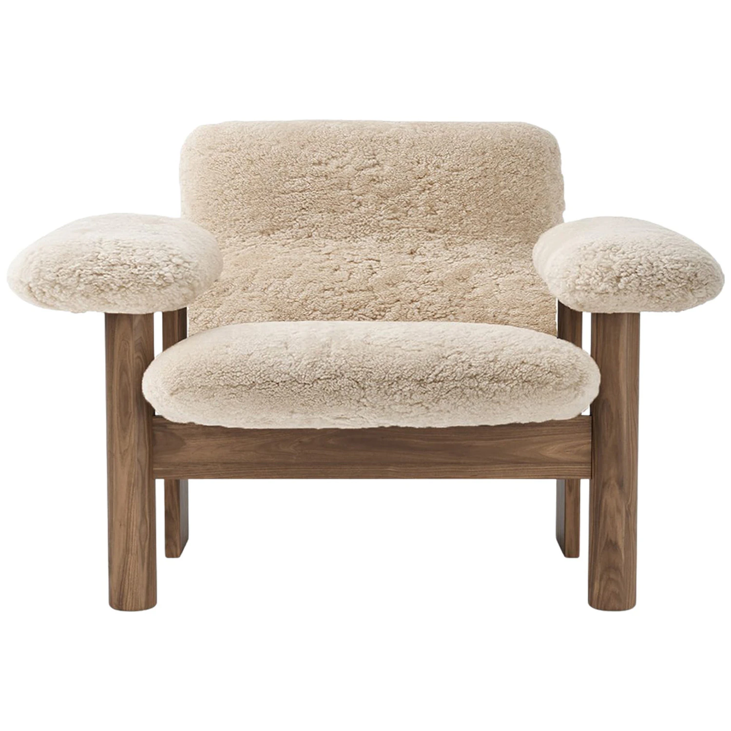 Audo Copenhagen Brasilia F&aring;t&ouml;lj L&aring;g Rygg Walnut / Sheepskin e - F&aring;t&ouml;ljer F&aring;rskinn Natur