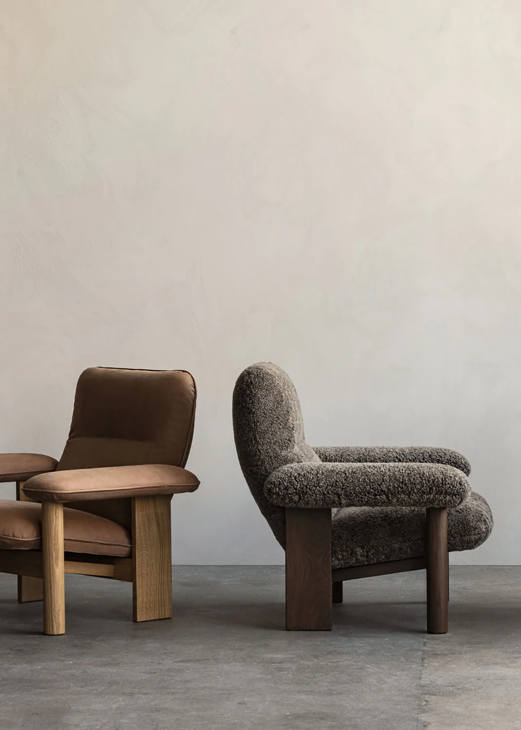 Audo Copenhagen Brasilia Fåtölj Med Ottoman Walnut, camel från Audo Copenhagen, bild 2