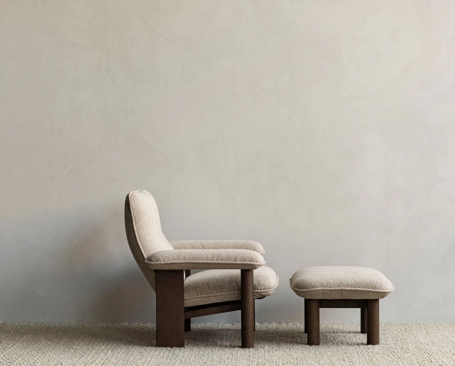 Audo Copenhagen Brasilia Fåtölj Mörkbetsad Ek /, bouclé 02 beige från Audo Copenhagen, bild 2