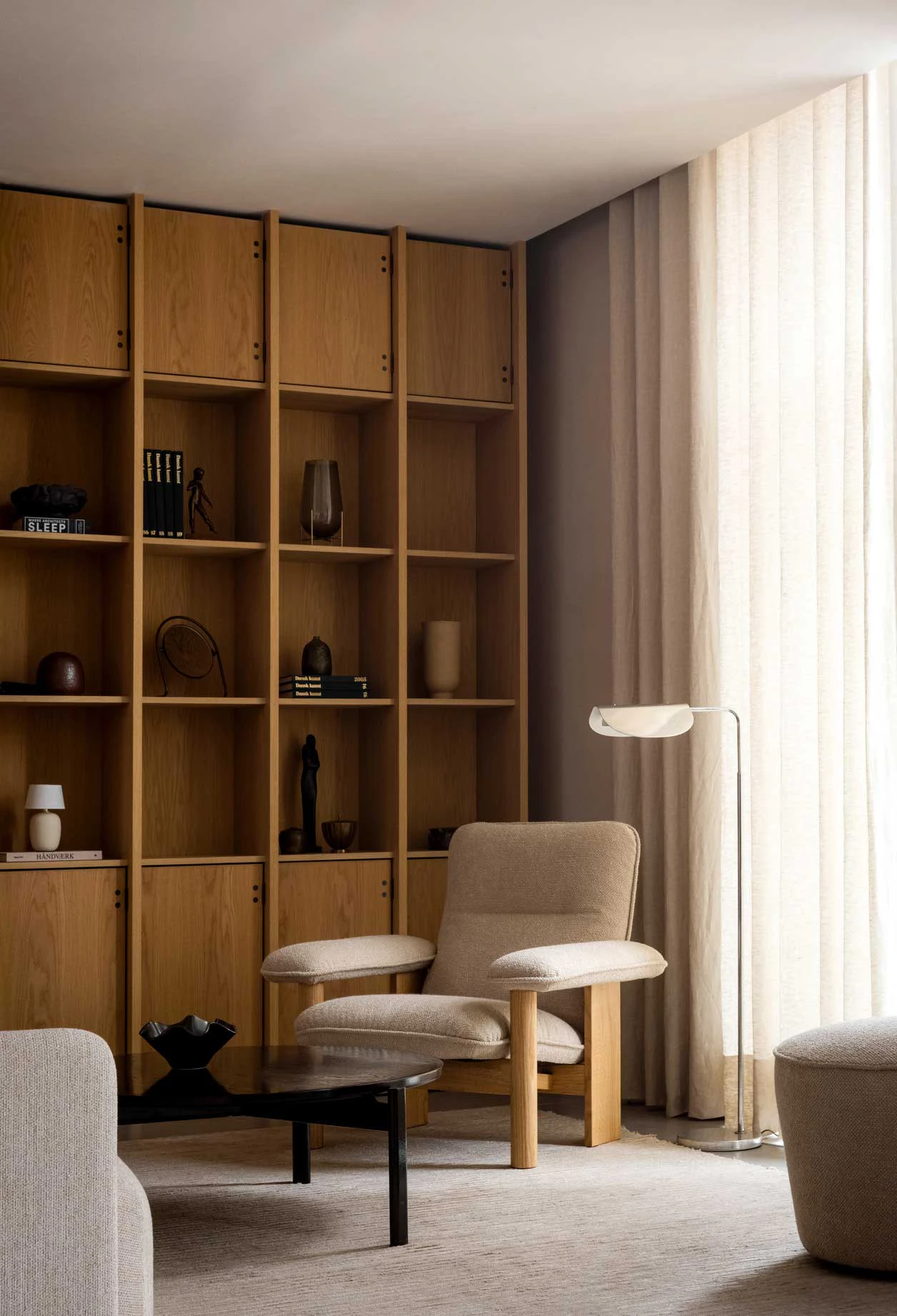 Audo Copenhagen Brasilia Fåtölj Naturlig Ek, bouclé 02 beige från Audo Copenhagen, bild 2