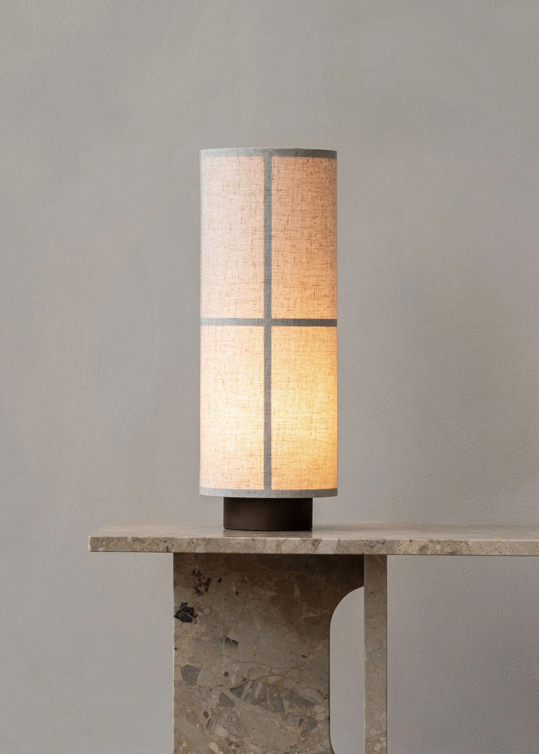 Audo Copenhagen Hashira Bordslampa Ø18 Cm, raw från Audo Copenhagen, bild 3
