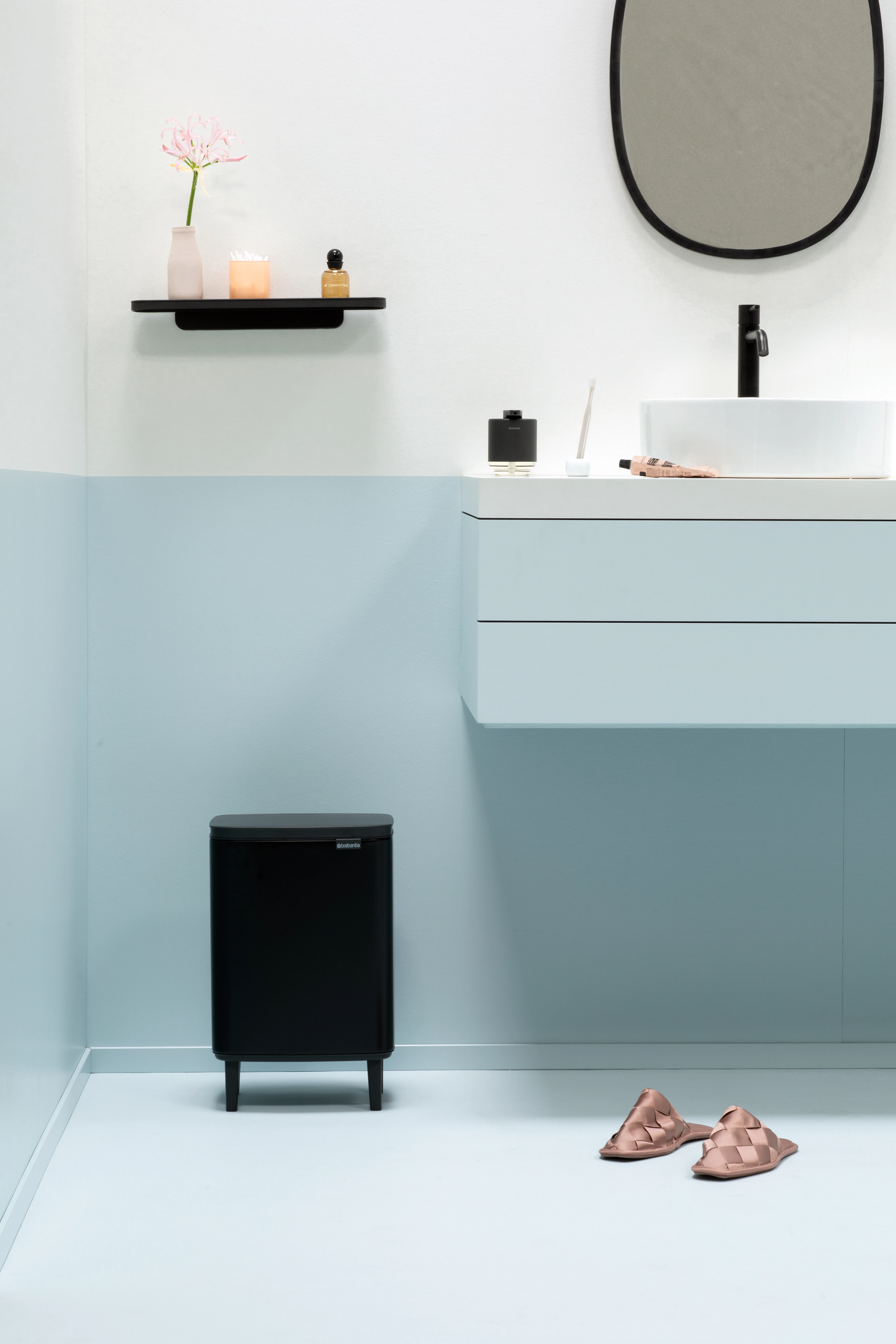 Brabantia Bo Papperskorg Med Ben 12 L, mattsvart från Brabantia, bild 4