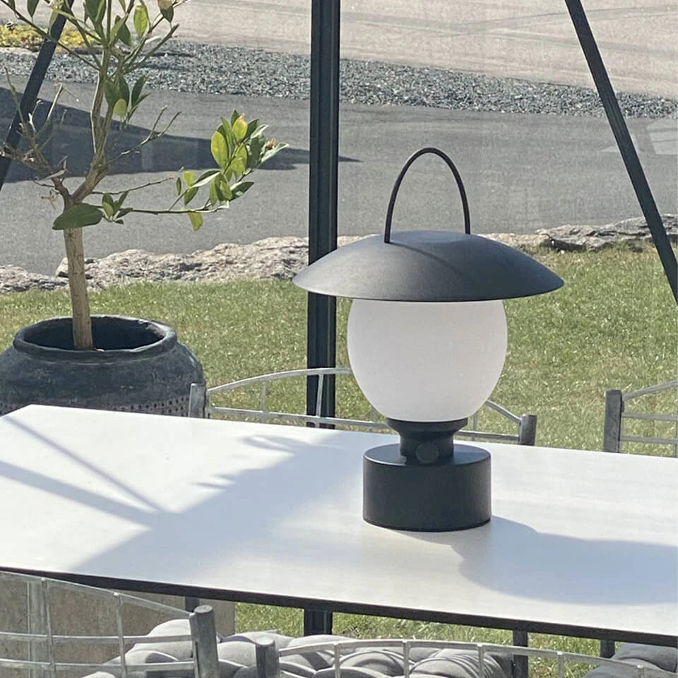 By Rydéns Castro Bordslampa Portabel Sand Black, sandsvart från By Rydéns, bild 4