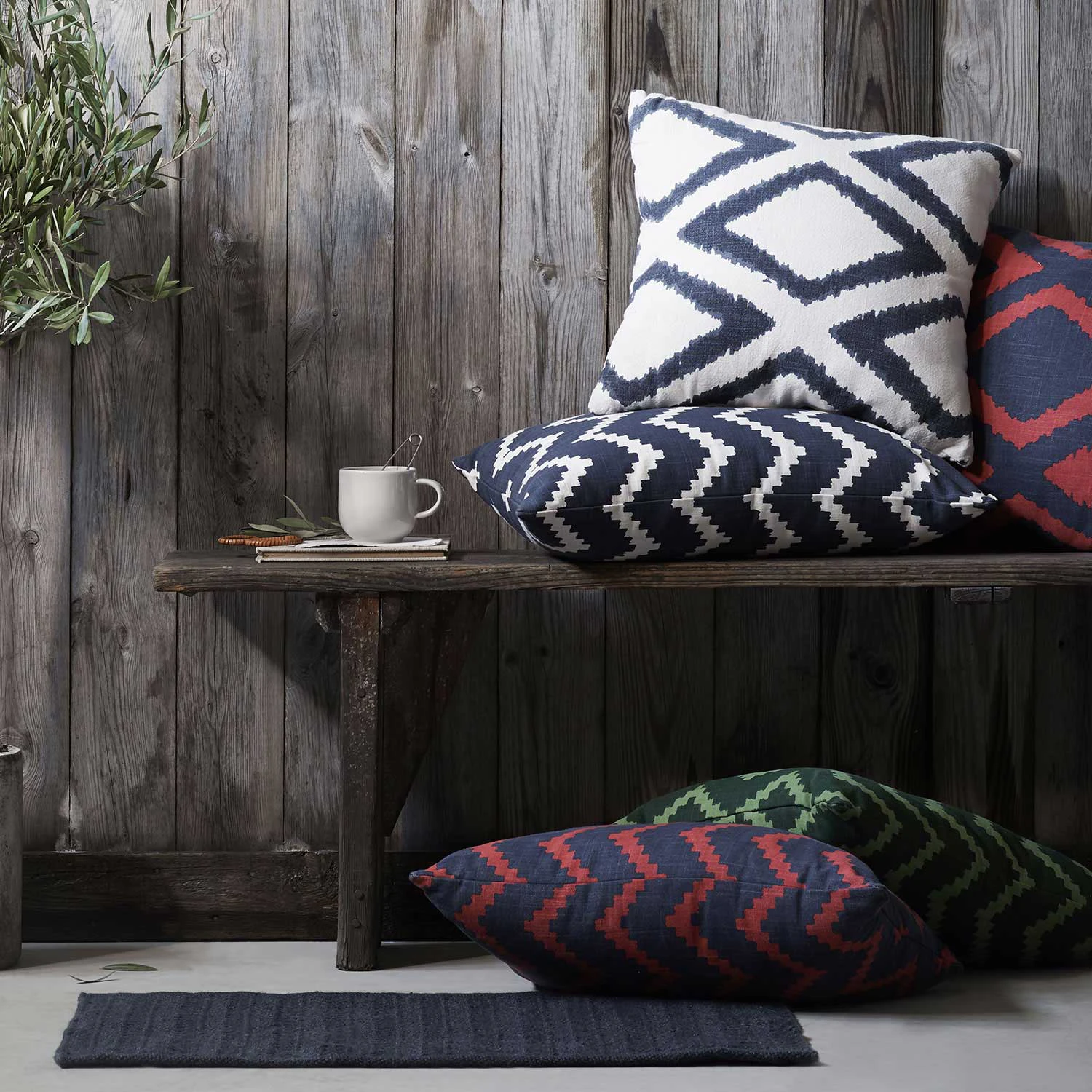 Chhatwal & Jonsson Ikat Sema Kudde 40x60 Cm Utomhus, blå från Chhatwal & Jonsson, bild 3