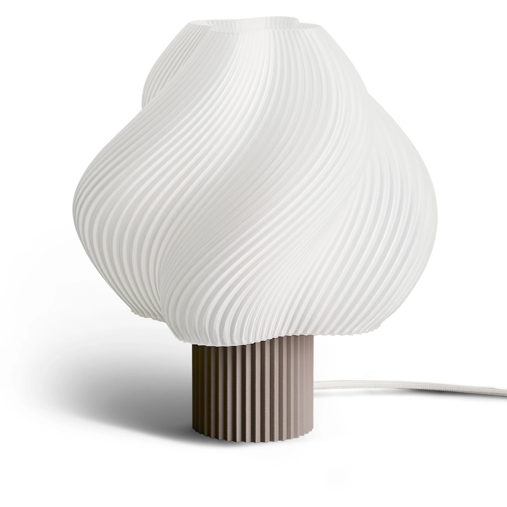 Cr&egrave;me Atelier Soft Serve Bordslampa Grande Mocha - Bordslampor &Aring;tervinningsbar Bioplast Mocka