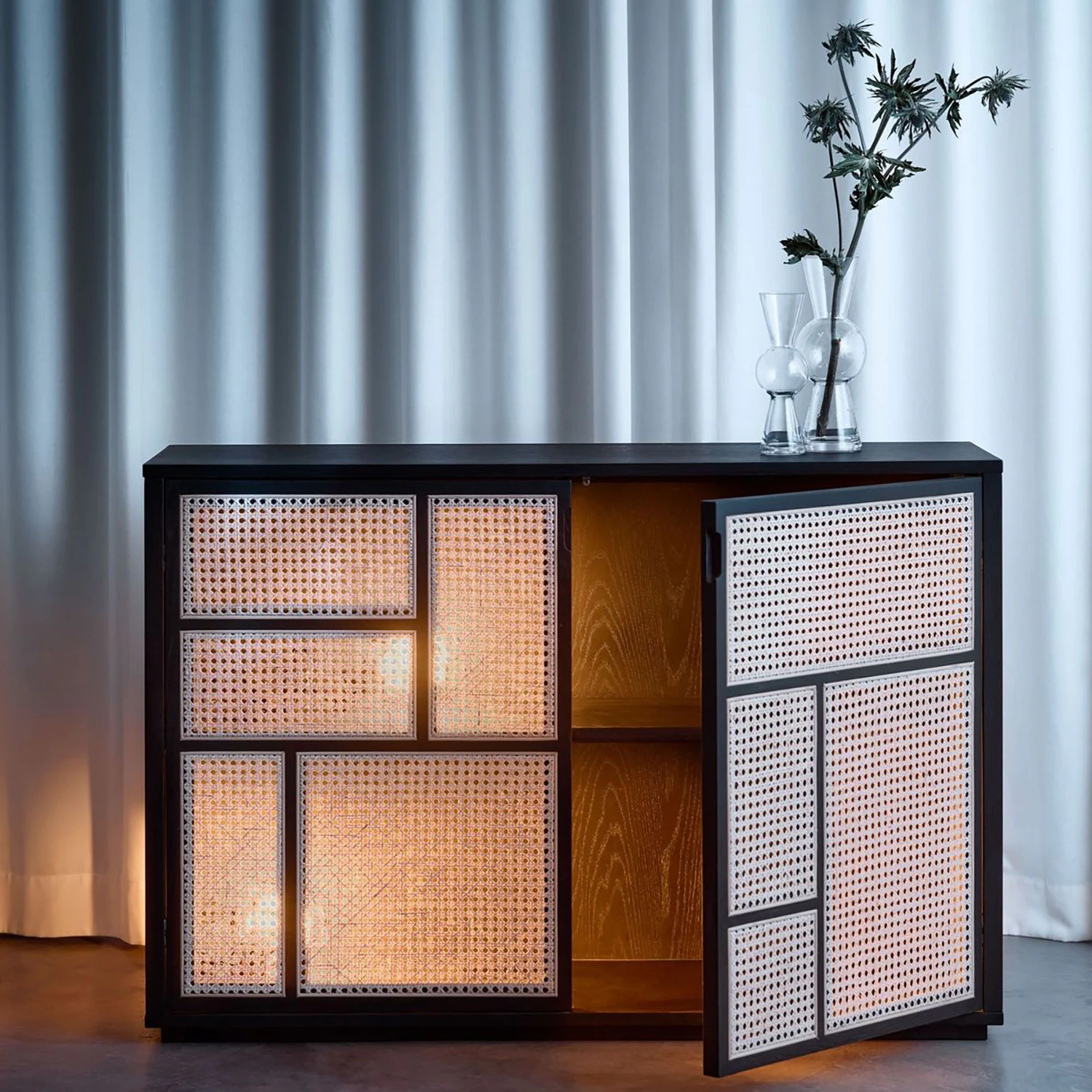 Design House Stockholm Air Sideboard, svart från Design House Stockholm, bild 2