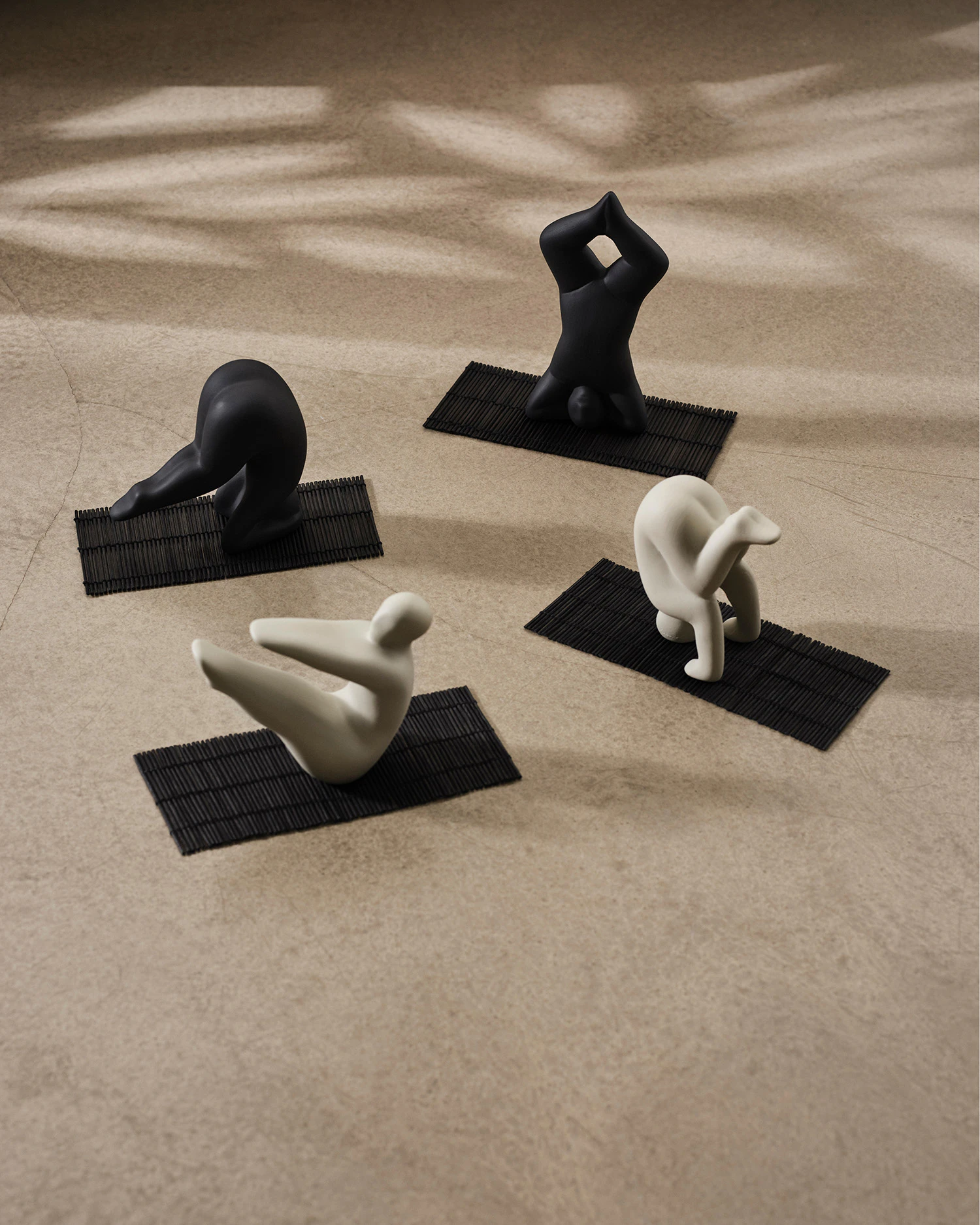 Design House Stockholm Yoga Skulptur No, svart från Design House Stockholm, bild 5