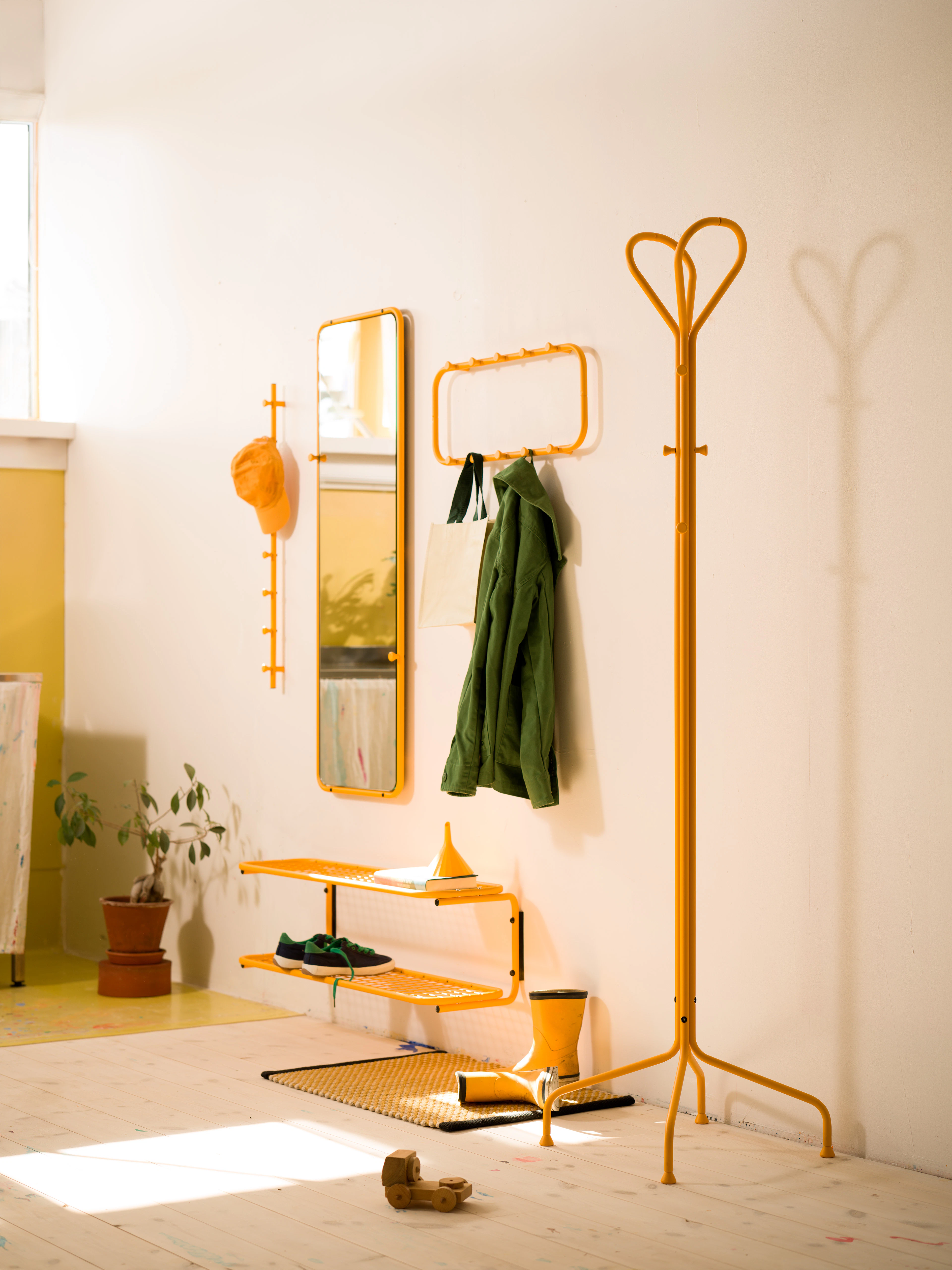 Essem Design Classic Klädhängare 120 Cm, sun yellow från Essem Design, bild 2