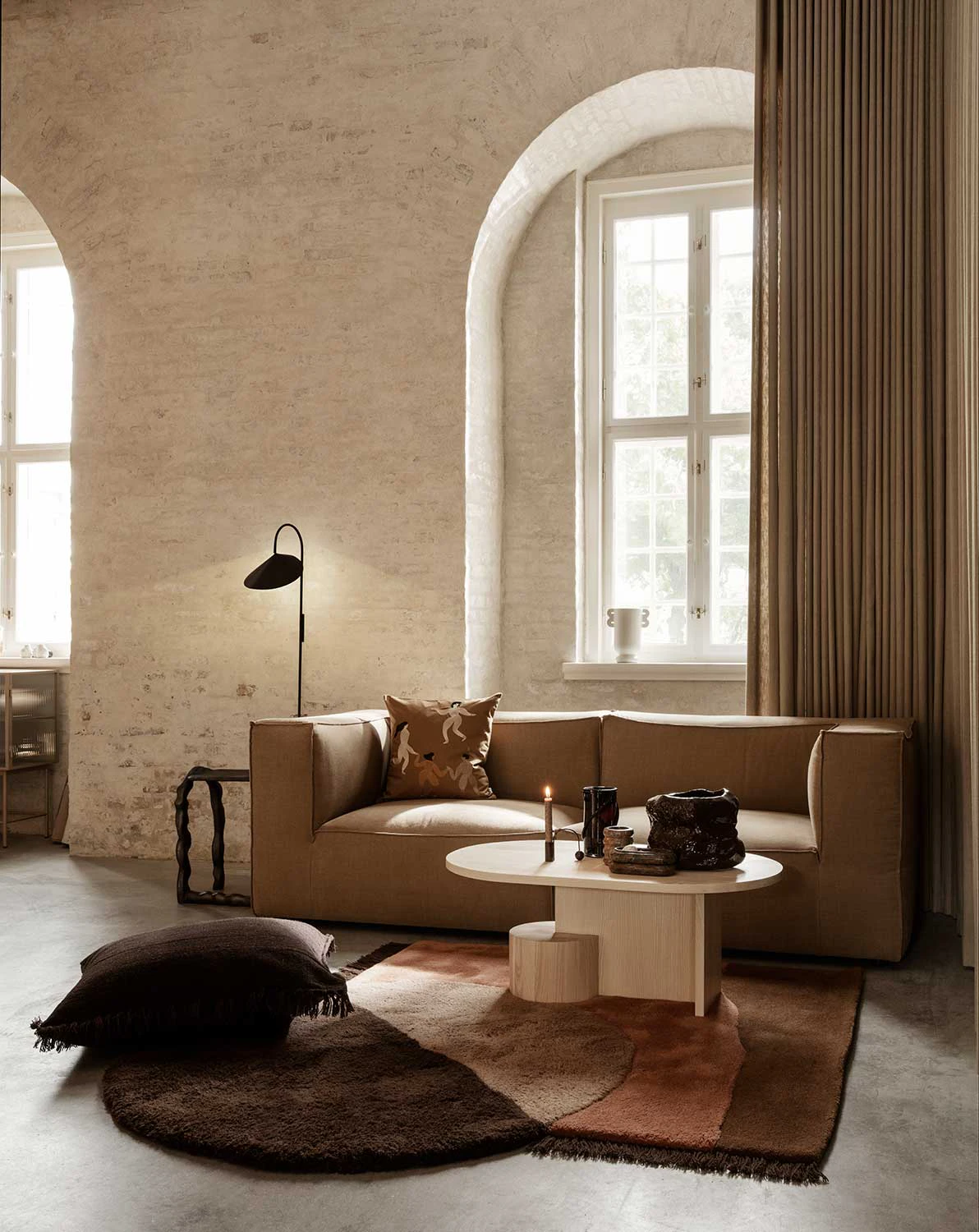 Ferm Living Arum Swivel Vägglampa, svart från Ferm Living, bild 2