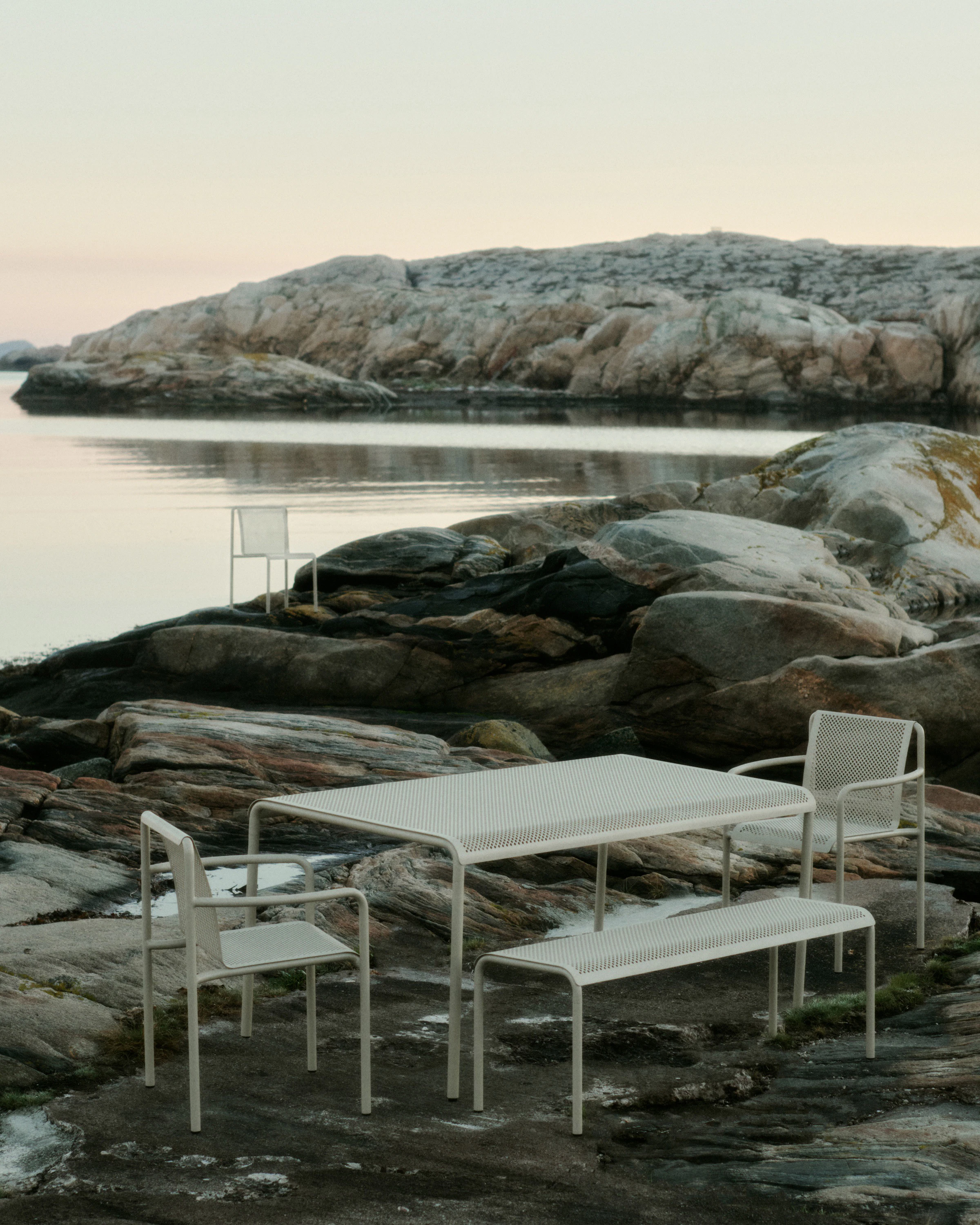 Ferm Living Dapple Karmstol, cashmere från Ferm Living, bild 5