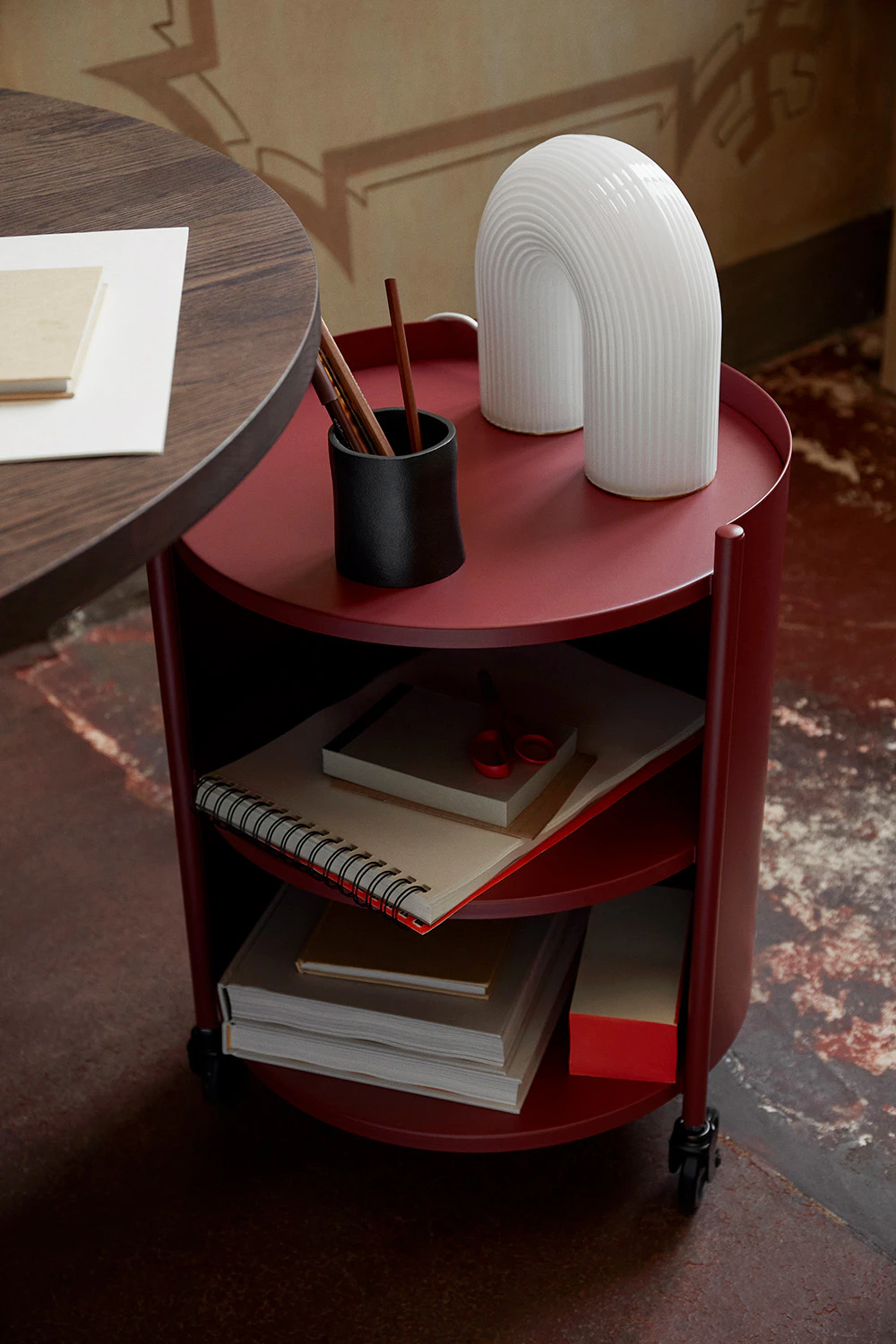 Ferm Living Eve Sidobord, mahogany red från Ferm Living, bild 2