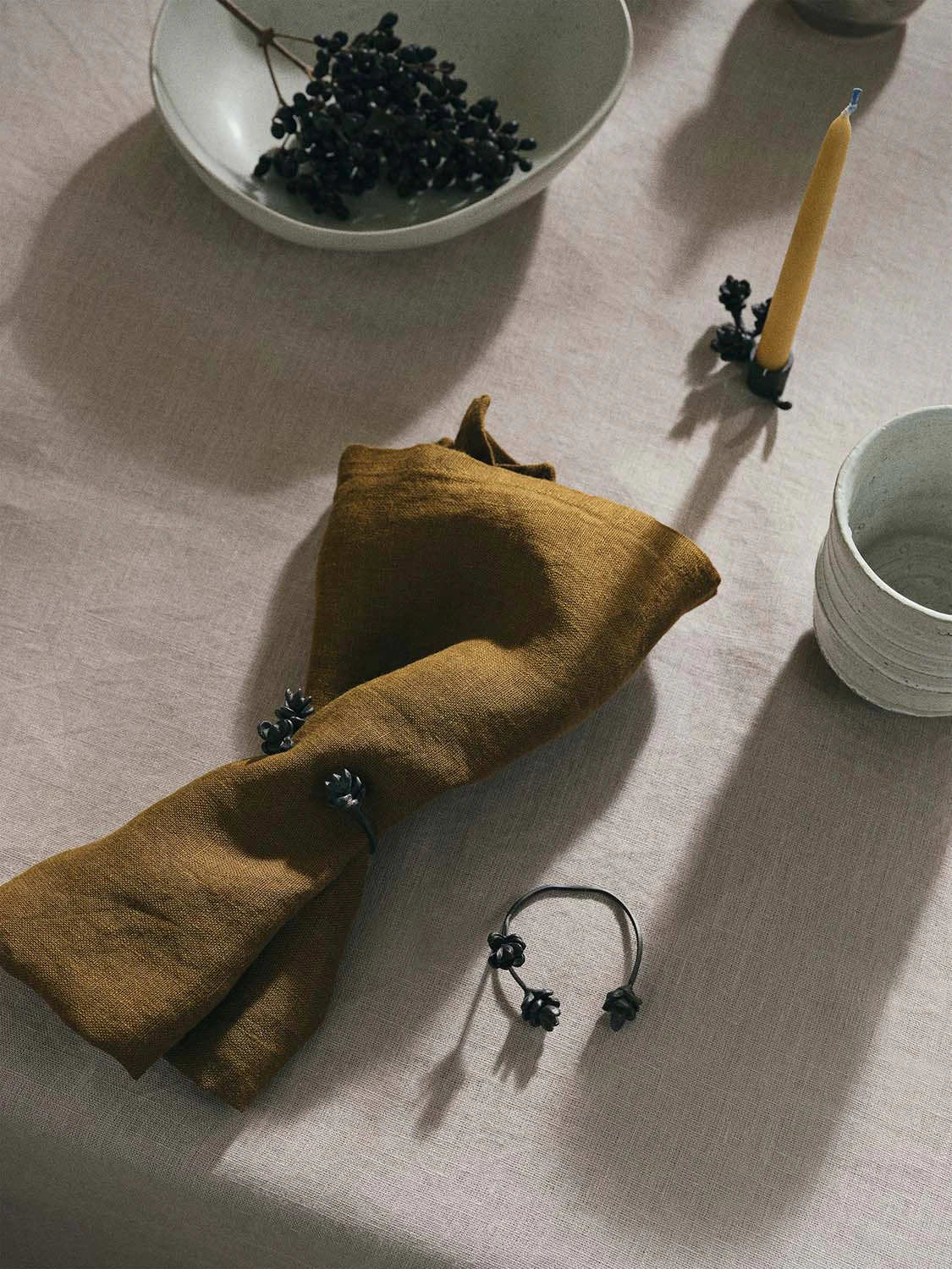 Ferm Living Forest Servettring 4-pack, svart mässing från Ferm Living, bild 2