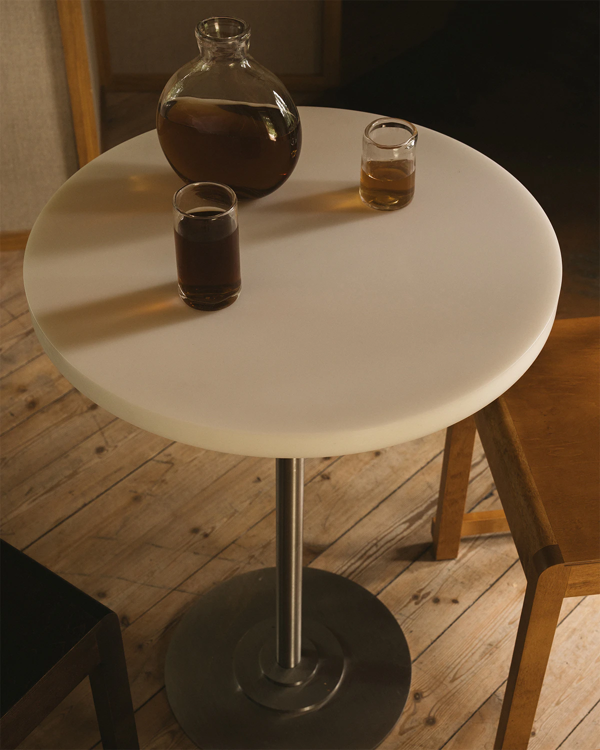 Frama Table 57 Spisebord Ø55 Hvid/varm Hvid, rostfritt stål från Frama, bild 2