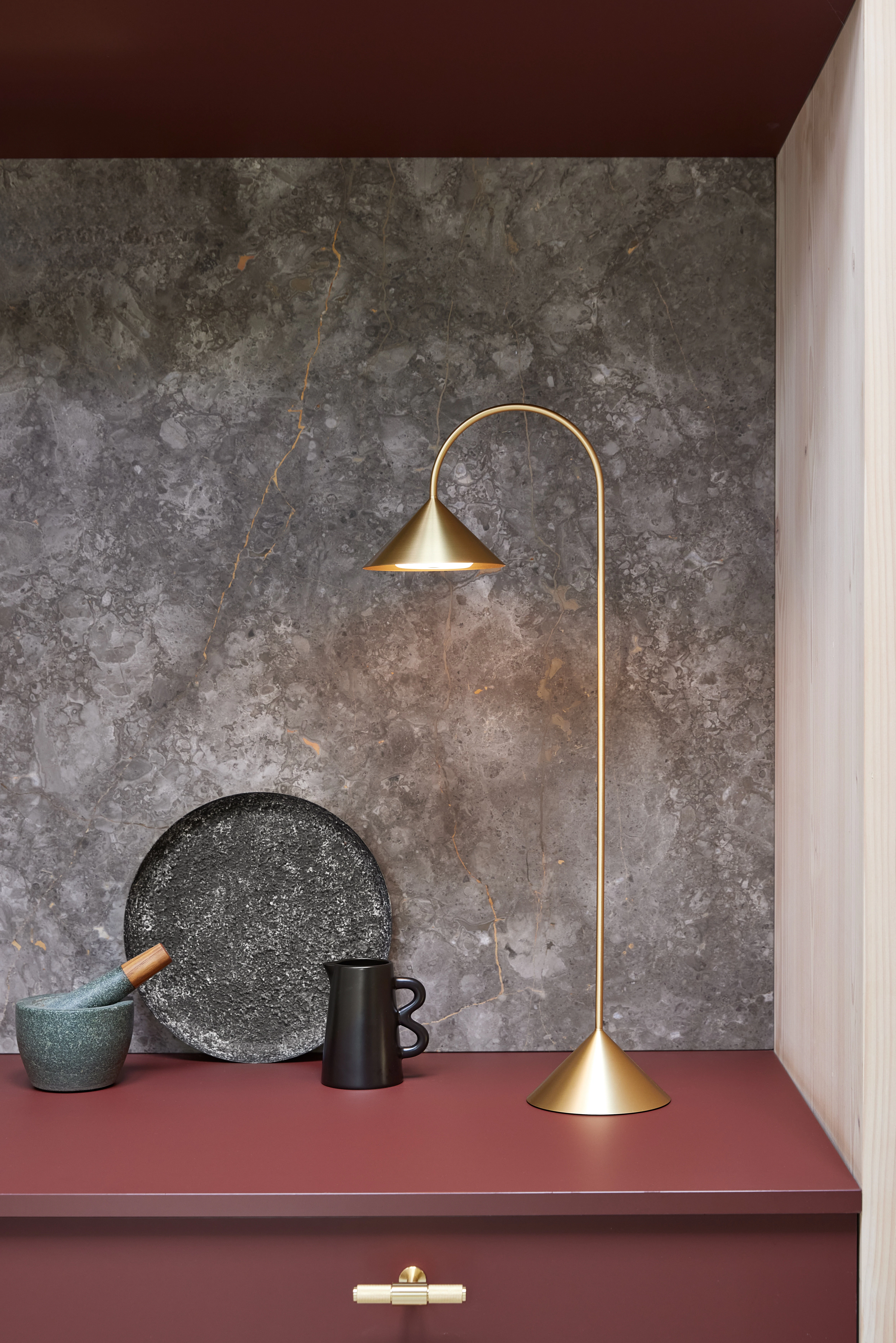 Frandsen Grasp Bordslampa Portabel, mässing från Frandsen, bild 5