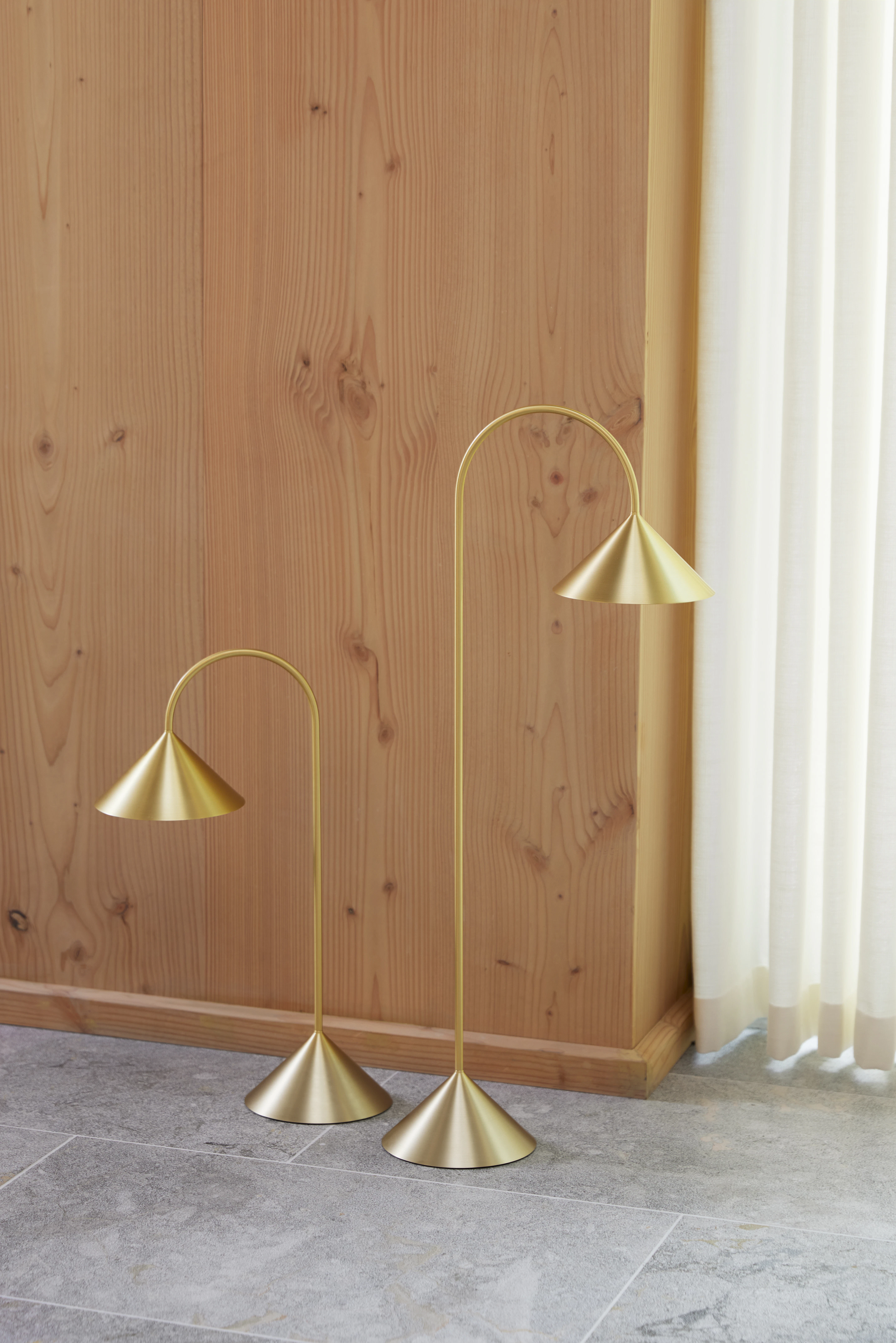 Frandsen Grasp Bordslampa Portabel, mässing från Frandsen, bild 2