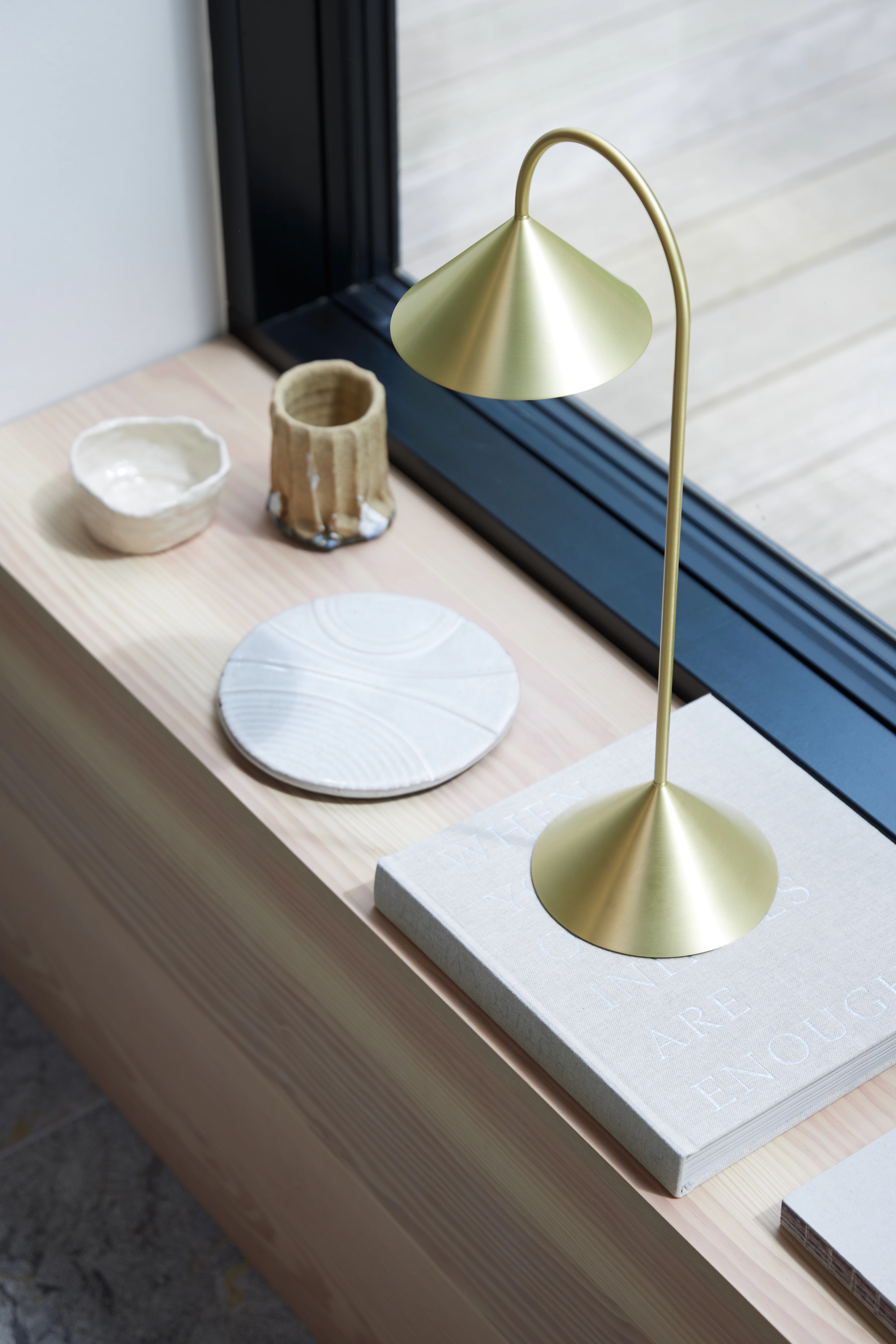 Frandsen Grasp Bordslampa Portabel, mässing från Frandsen, bild 6