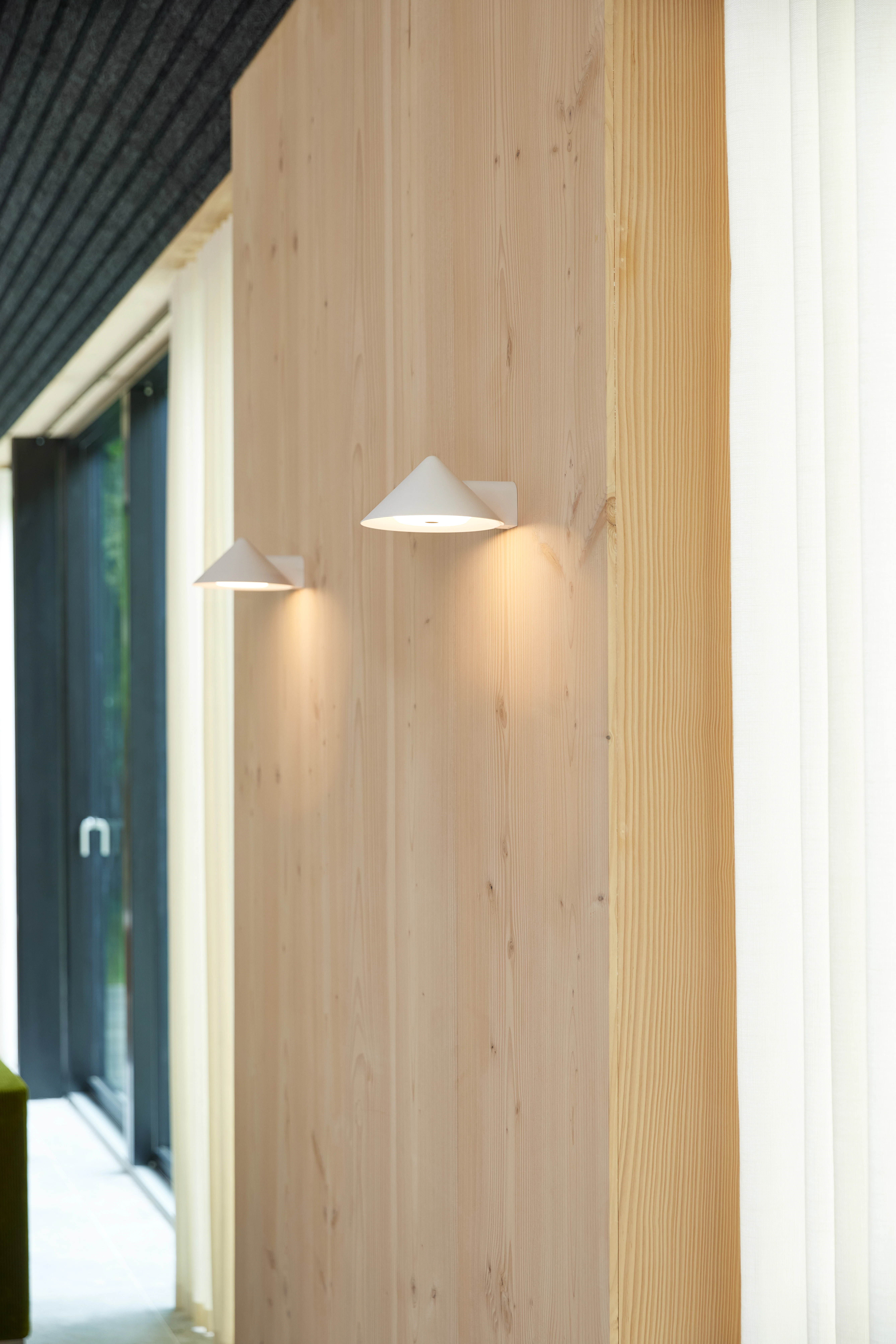 Frandsen Grasp Vägglampa, mattvit från Frandsen, bild 2