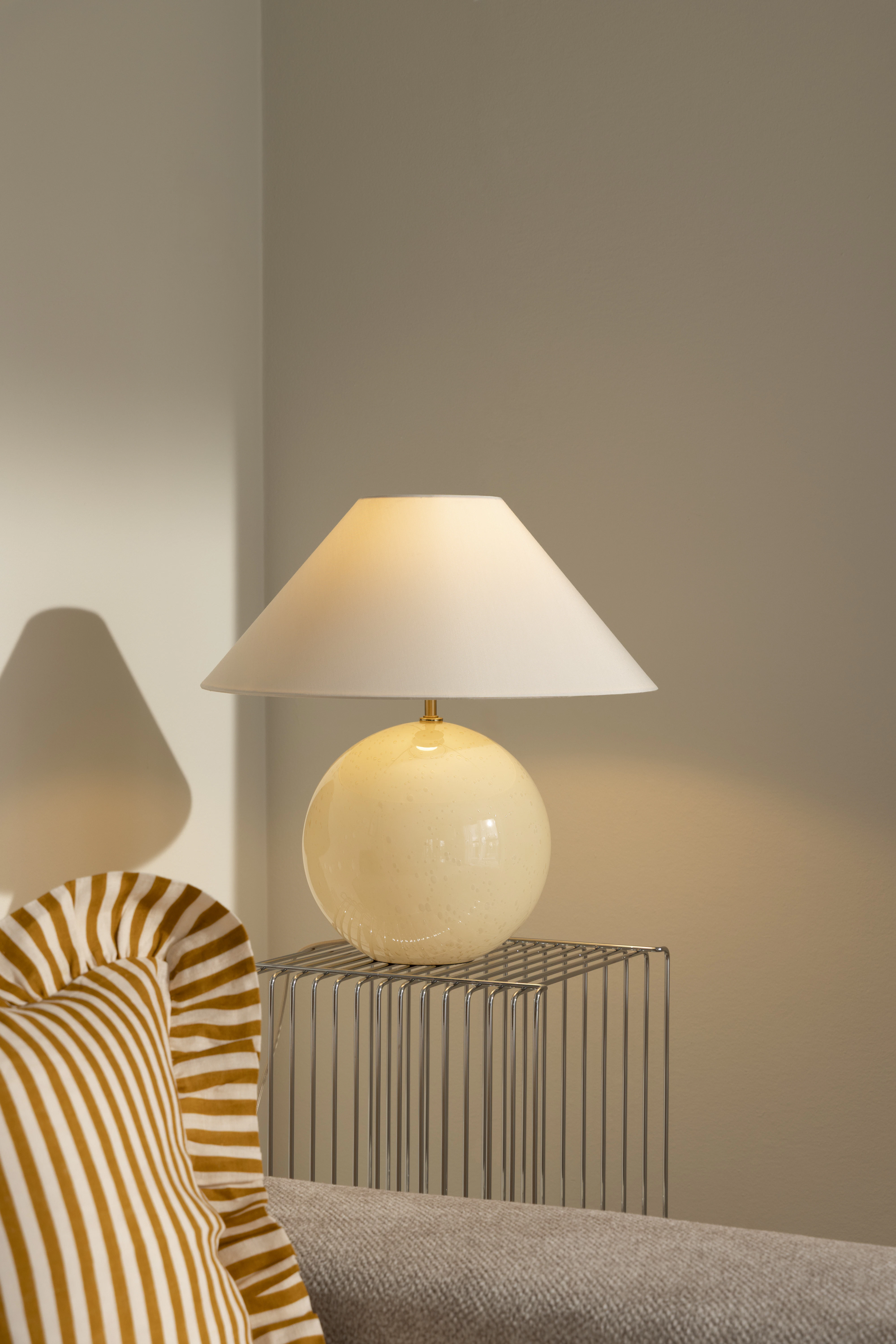 Globen Lighting Iris 45 Bordslampa, creme från Globen Lighting, bild 2