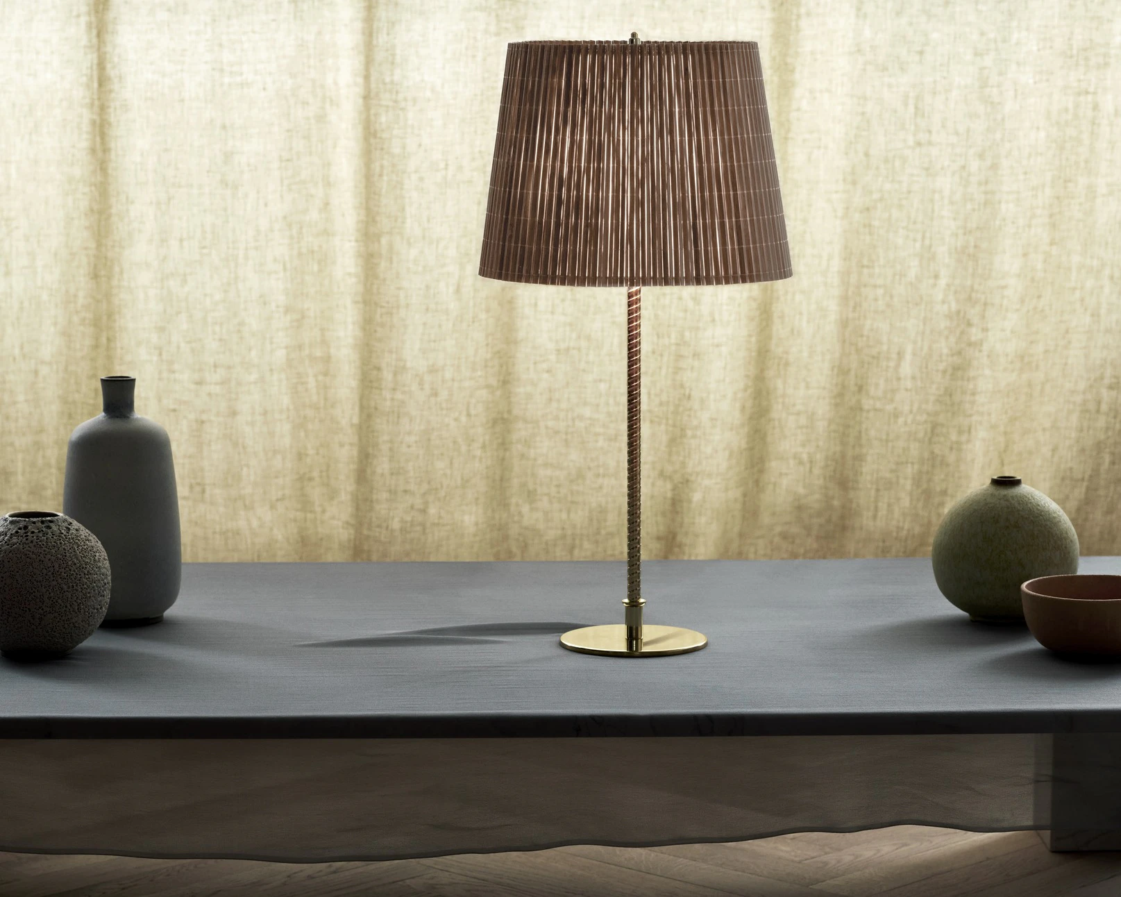 Gubi 9205 Bordslampa, mässing från GUBI, bild 3