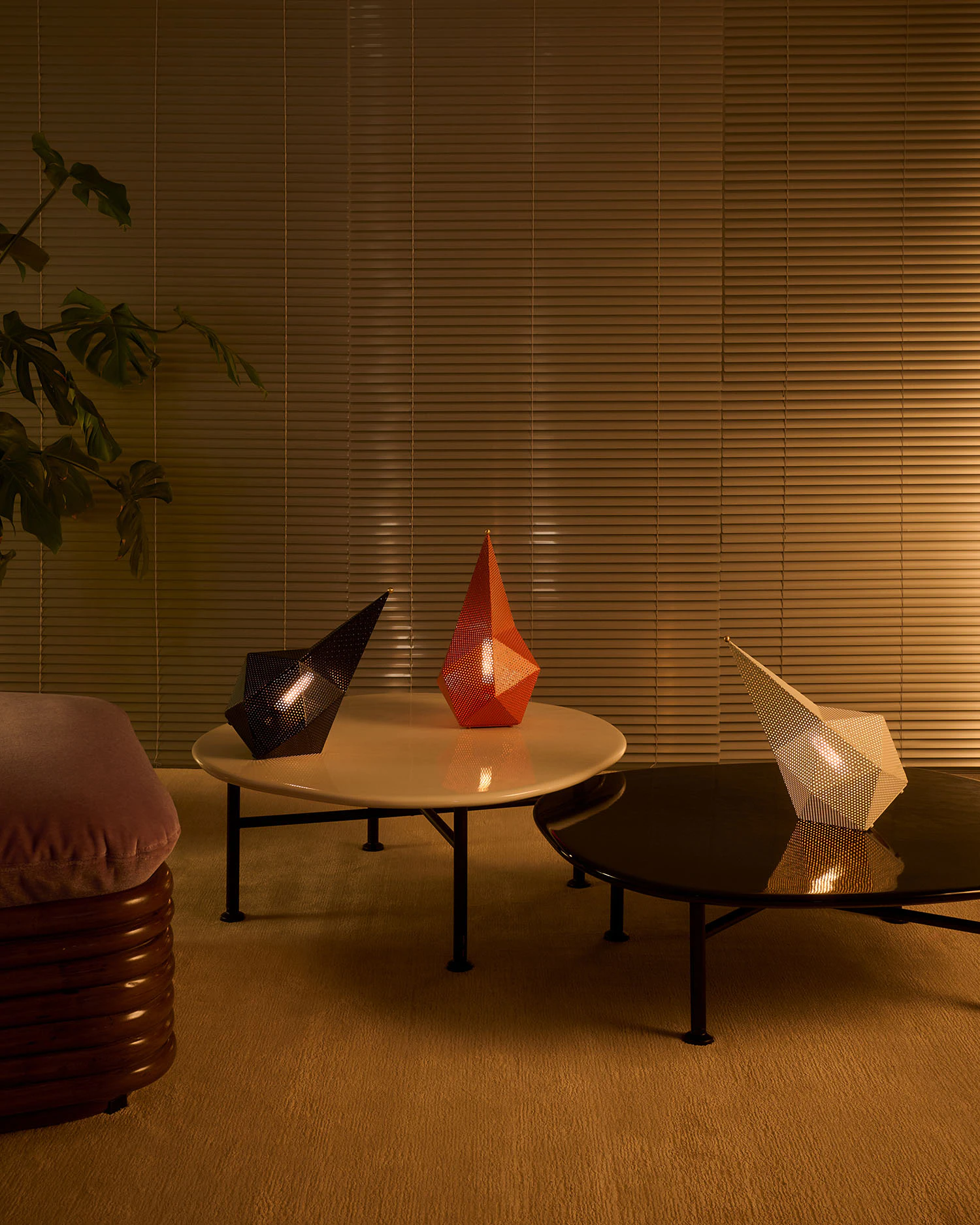 Gubi Bagdad Portabel Lampa, svart från GUBI, bild 4