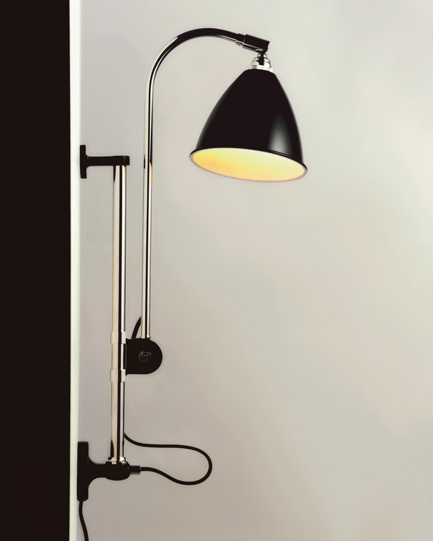Gubi Bestlite Bl5 Vägglampa, svart från GUBI, bild 2