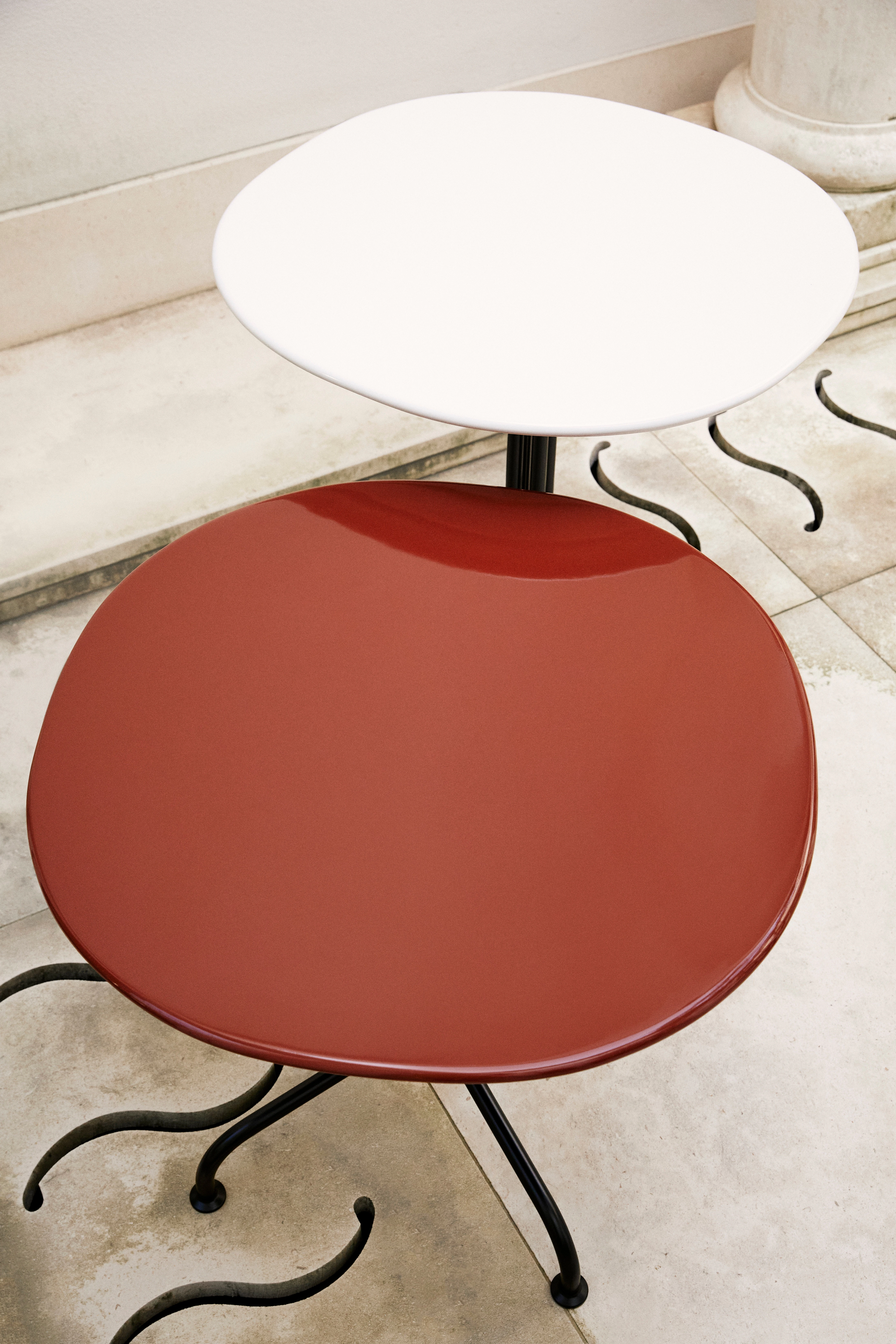 Gubi Carmel Bistro Loungebord 75 Cm, rock red från Gubi, bild 2
