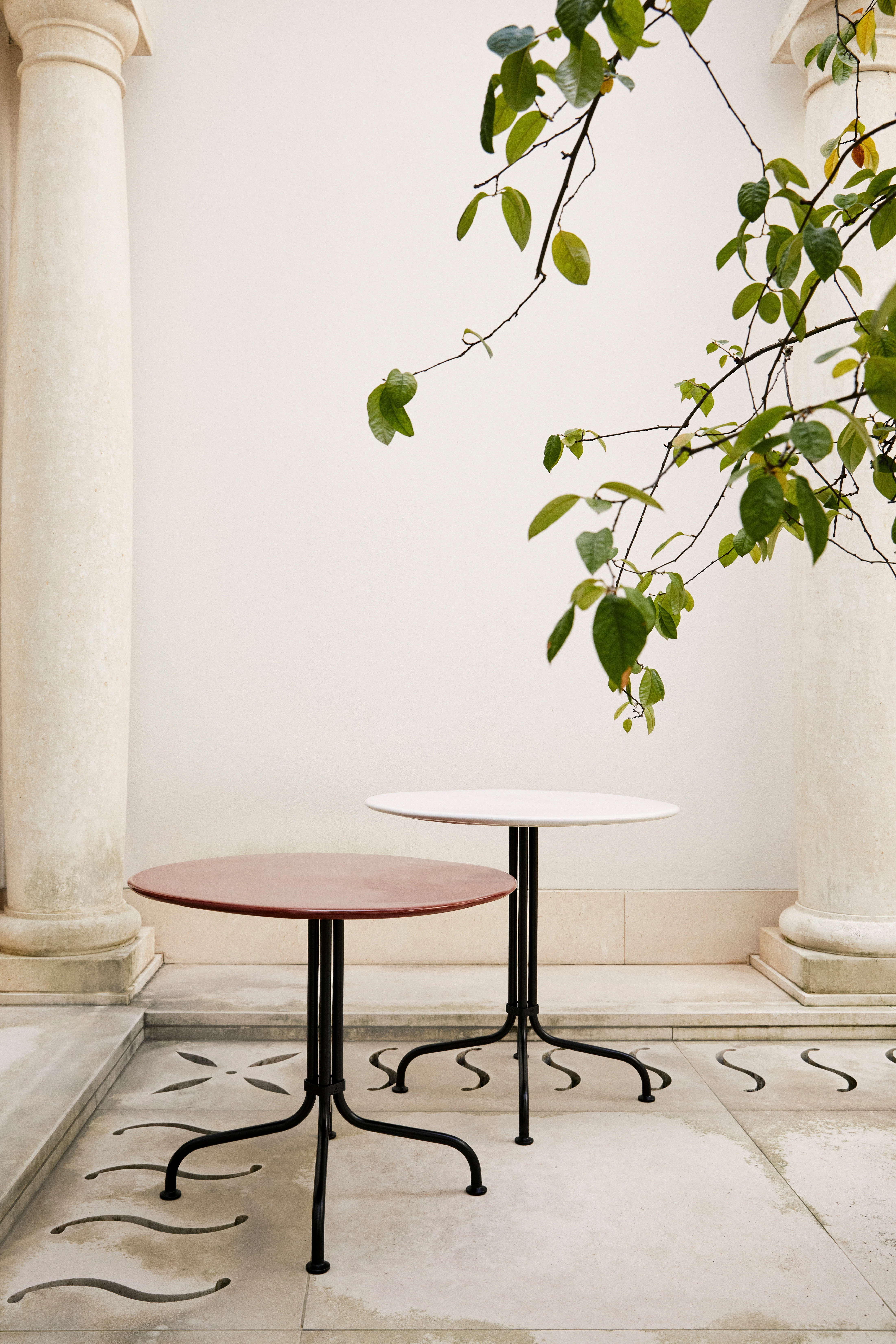 Gubi Carmel Bistro Matbord 75 Cm, clam white från GUBI, bild 2
