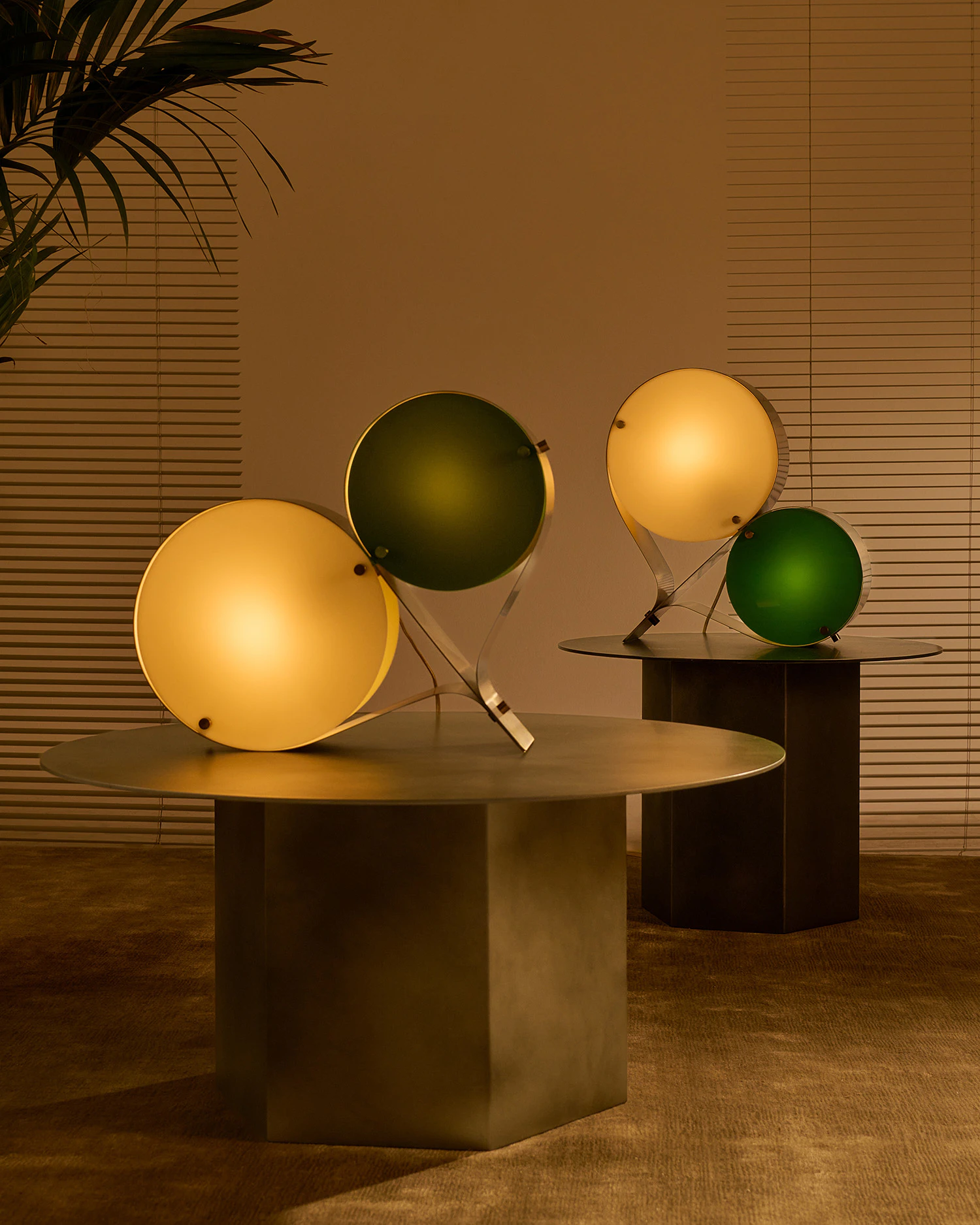 Gubi Coppia Bordslampa /, ivory från GUBI, bild 2