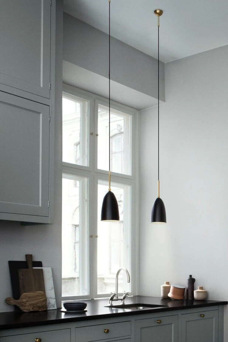 Gubi Gräshoppa Pendel, jet-black från GUBI, bild 3