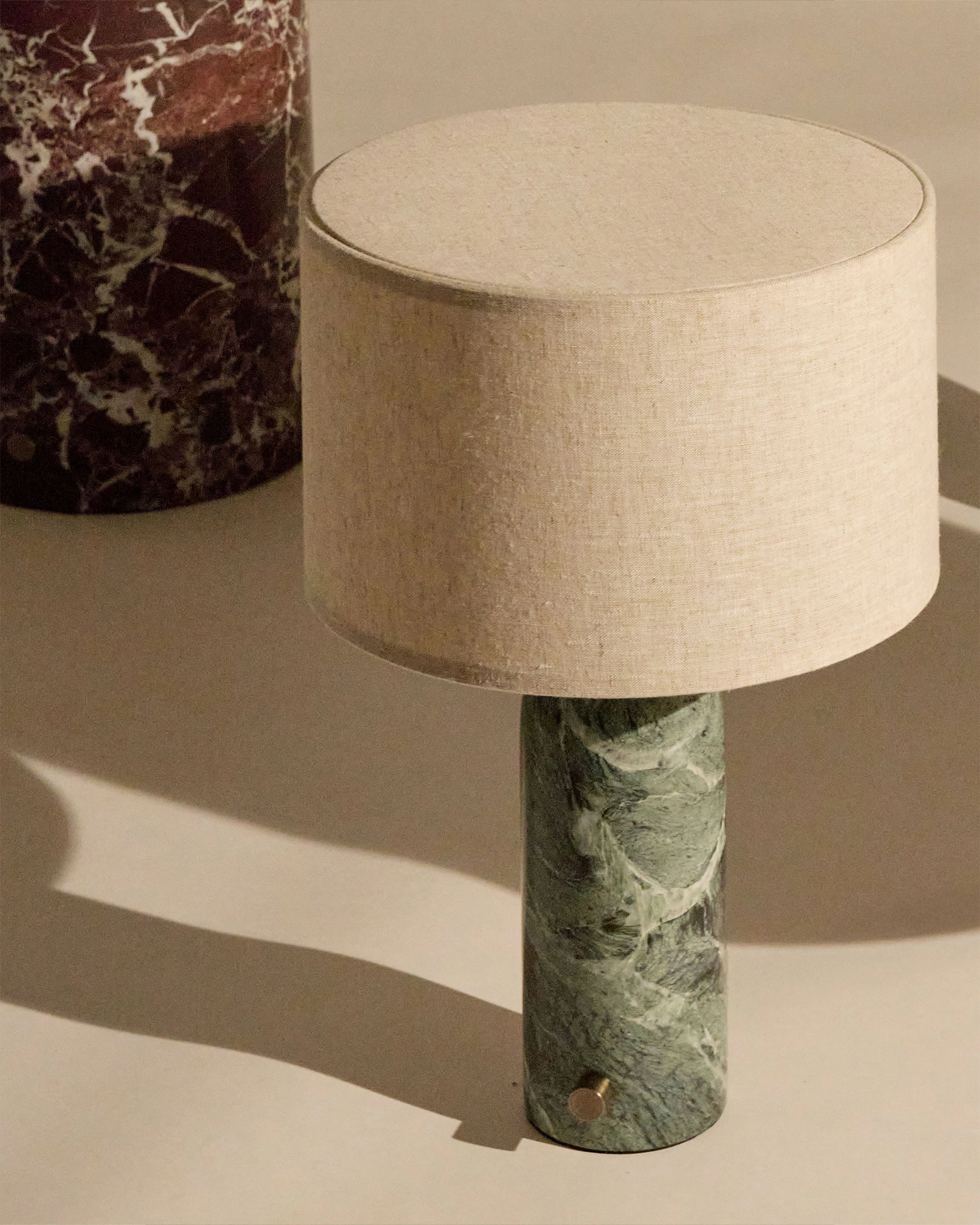 Gubi Gravity Bordslampa Liten / Canvas, smaragd från GUBI, bild 3