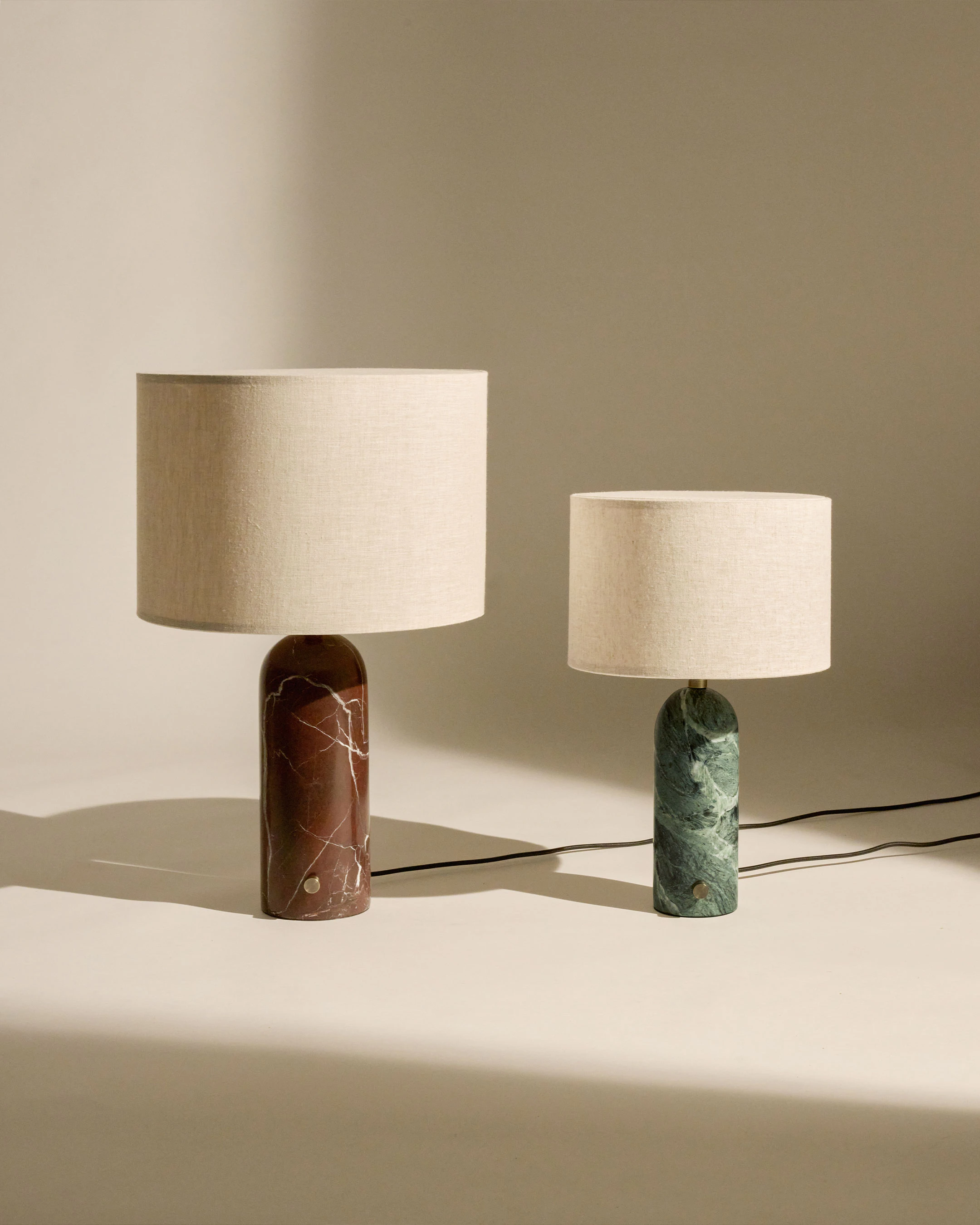 Gubi Gravity Bordslampa Liten / Canvas, smaragd från GUBI, bild 2