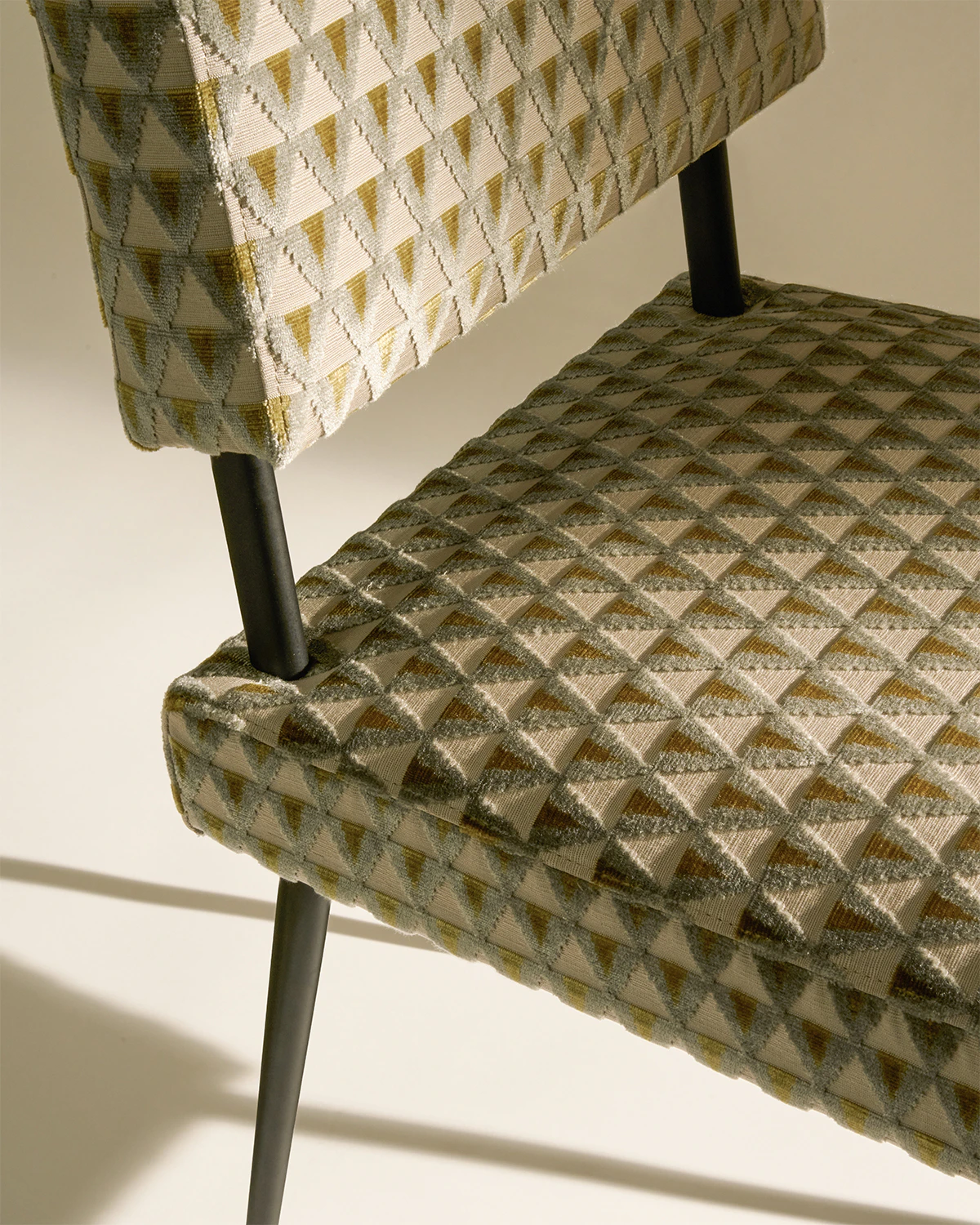 Gubi M-chair Matstol /, svart från GUBI, bild 3