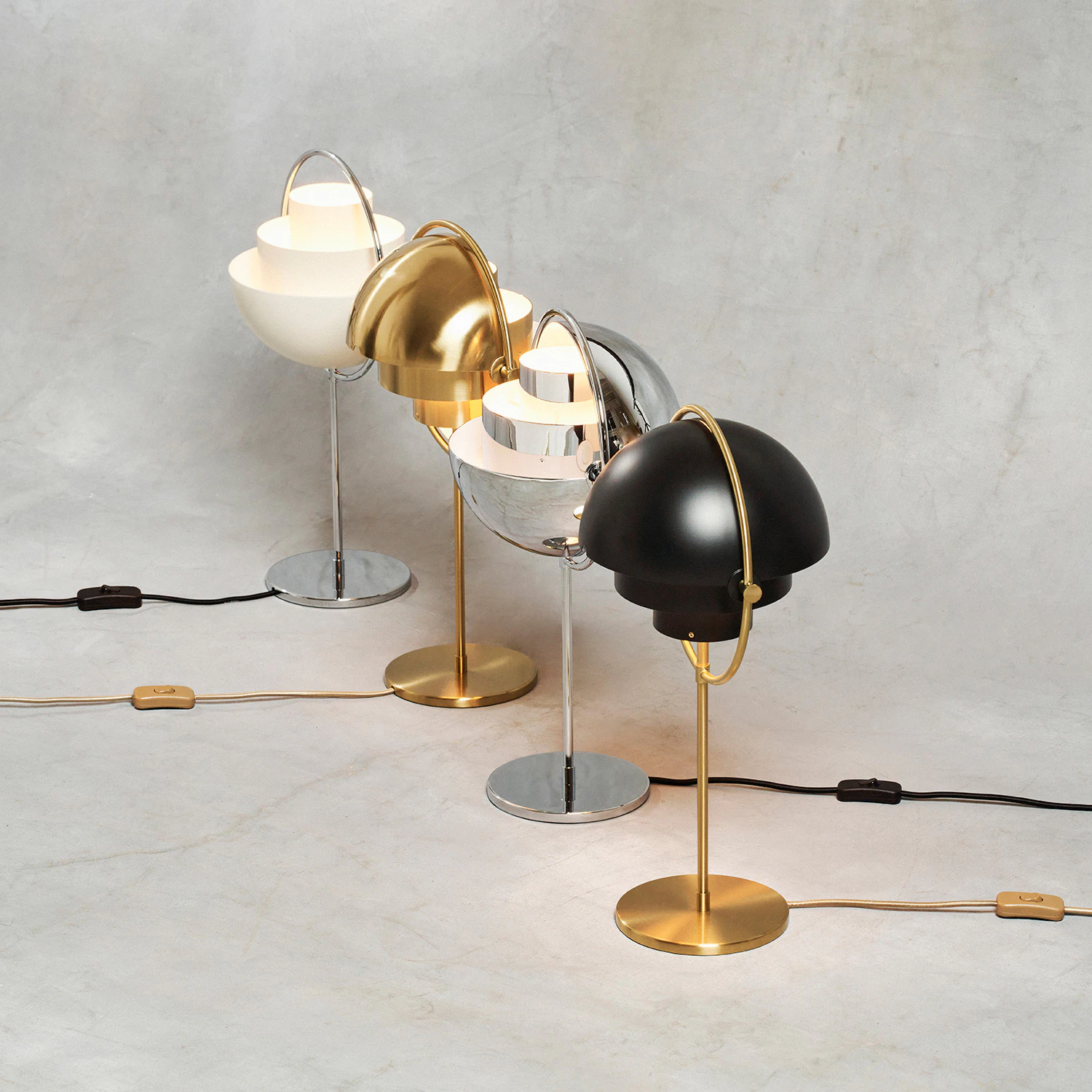 Gubi Multi-lite Bordslampa, mässing från GUBI, bild 2