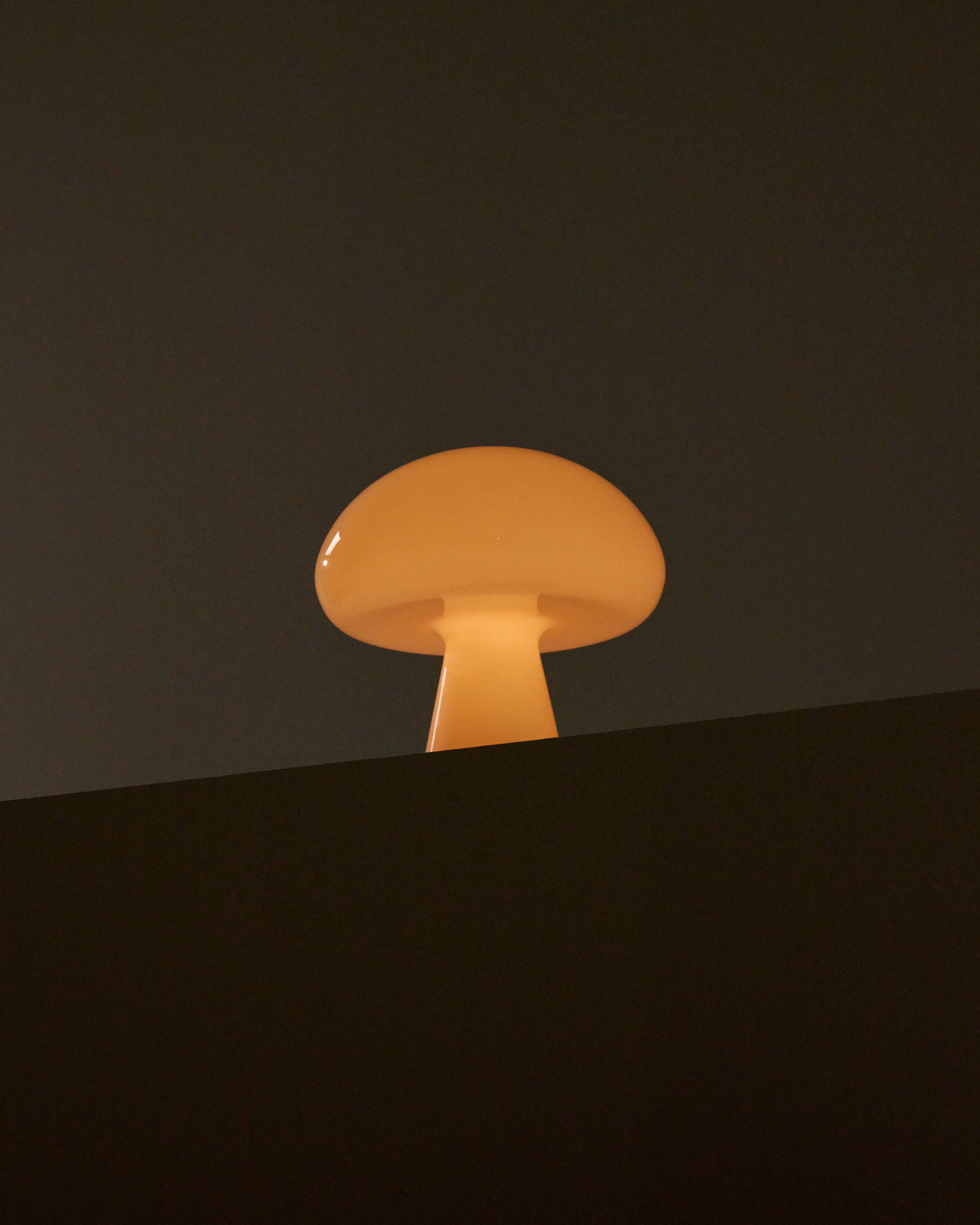 Gubi Obello Bordslampa Portabel, mellow yellow från GUBI, bild 6