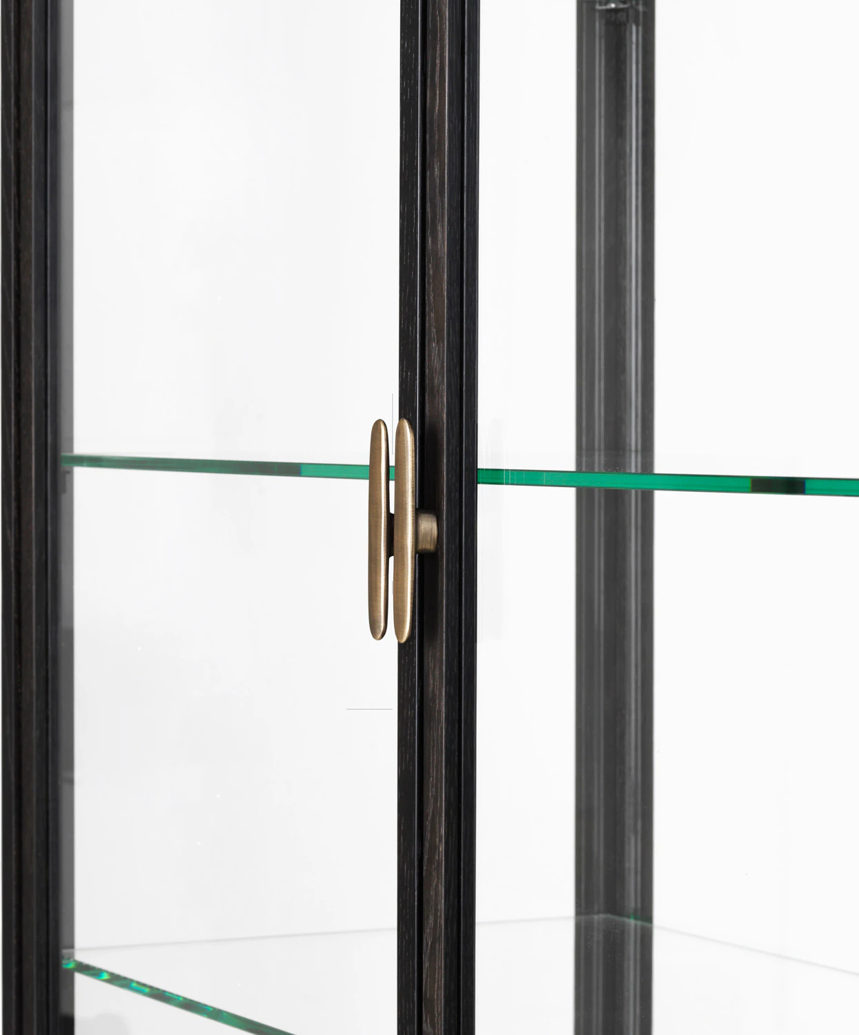 Gubi Private Vitrinskåp 110x45x191 Cm, brunsvart från GUBI, bild 4