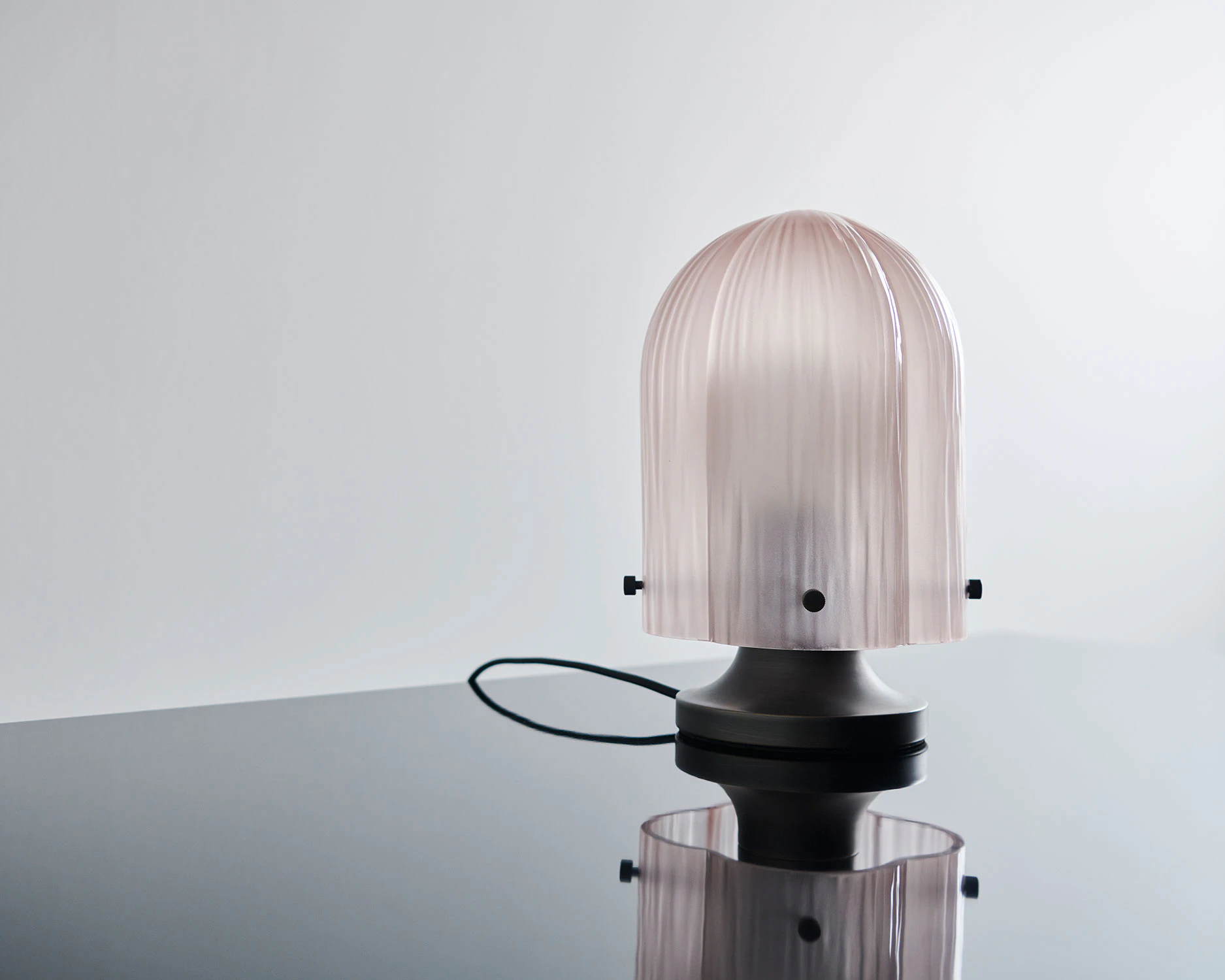 Gubi Seine Bordslampa, korall från Gubi, bild 3