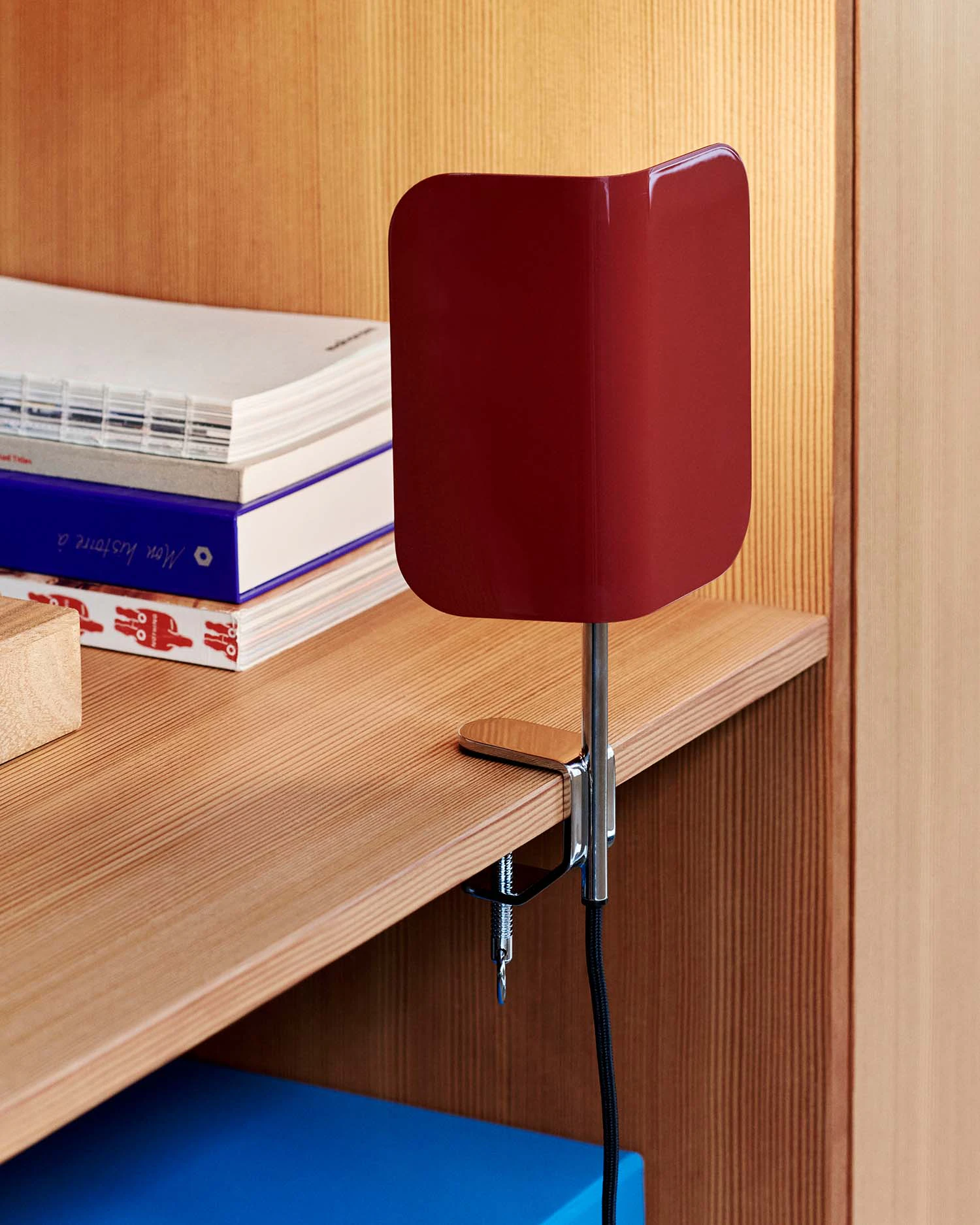 Hay Apex Klämlampa, maroon red från HAY, bild 4