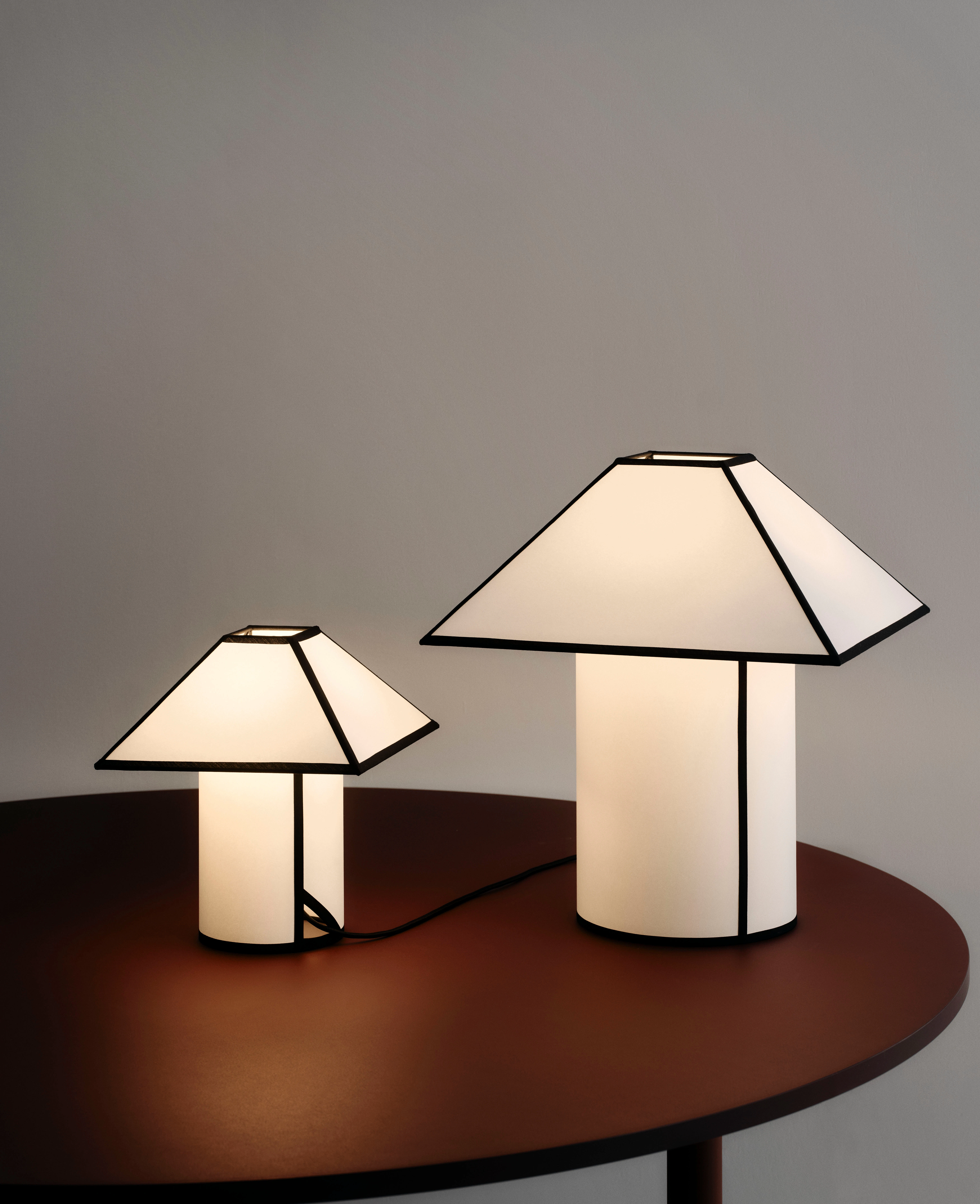 Hay Ava Pyramid Bordslampa, vit från HAY, bild 6