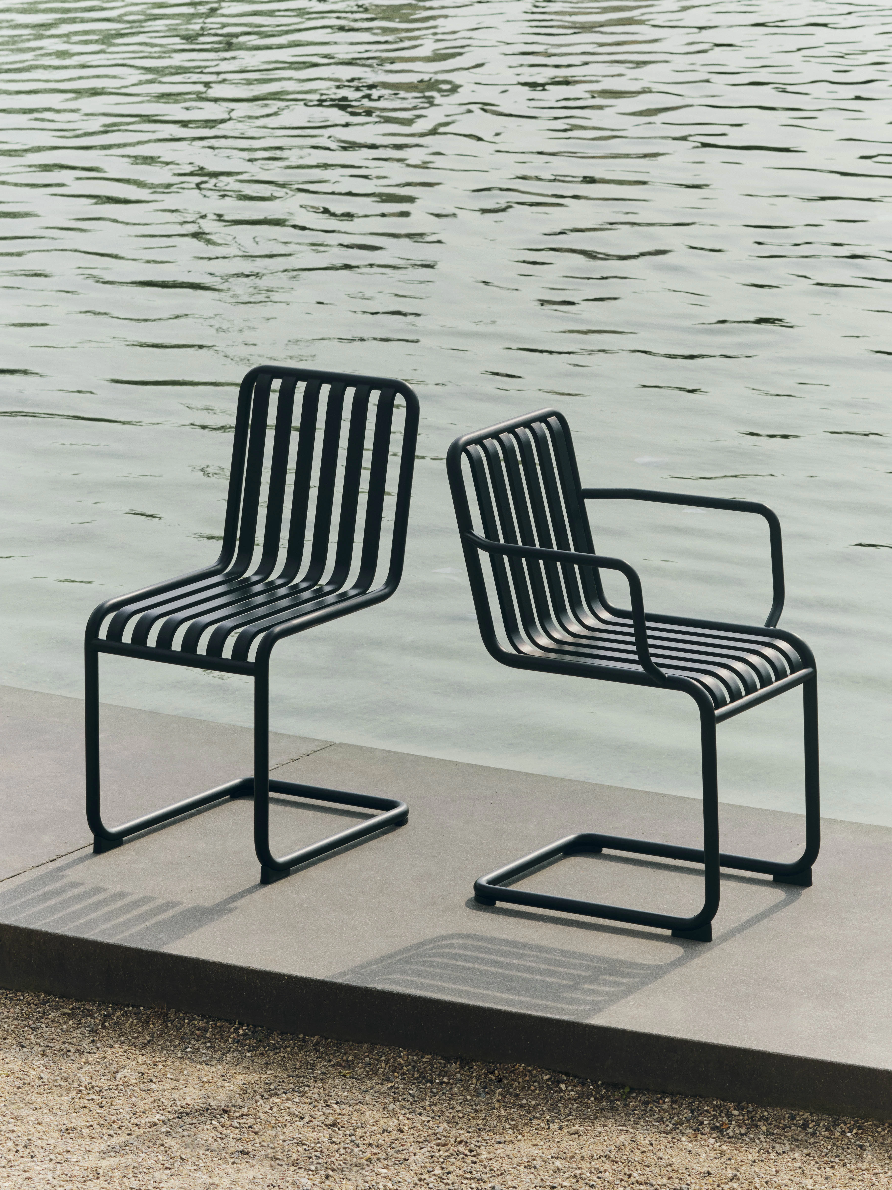 Hay Palissade Cantilever Armchair, svart från HAY, bild 5
