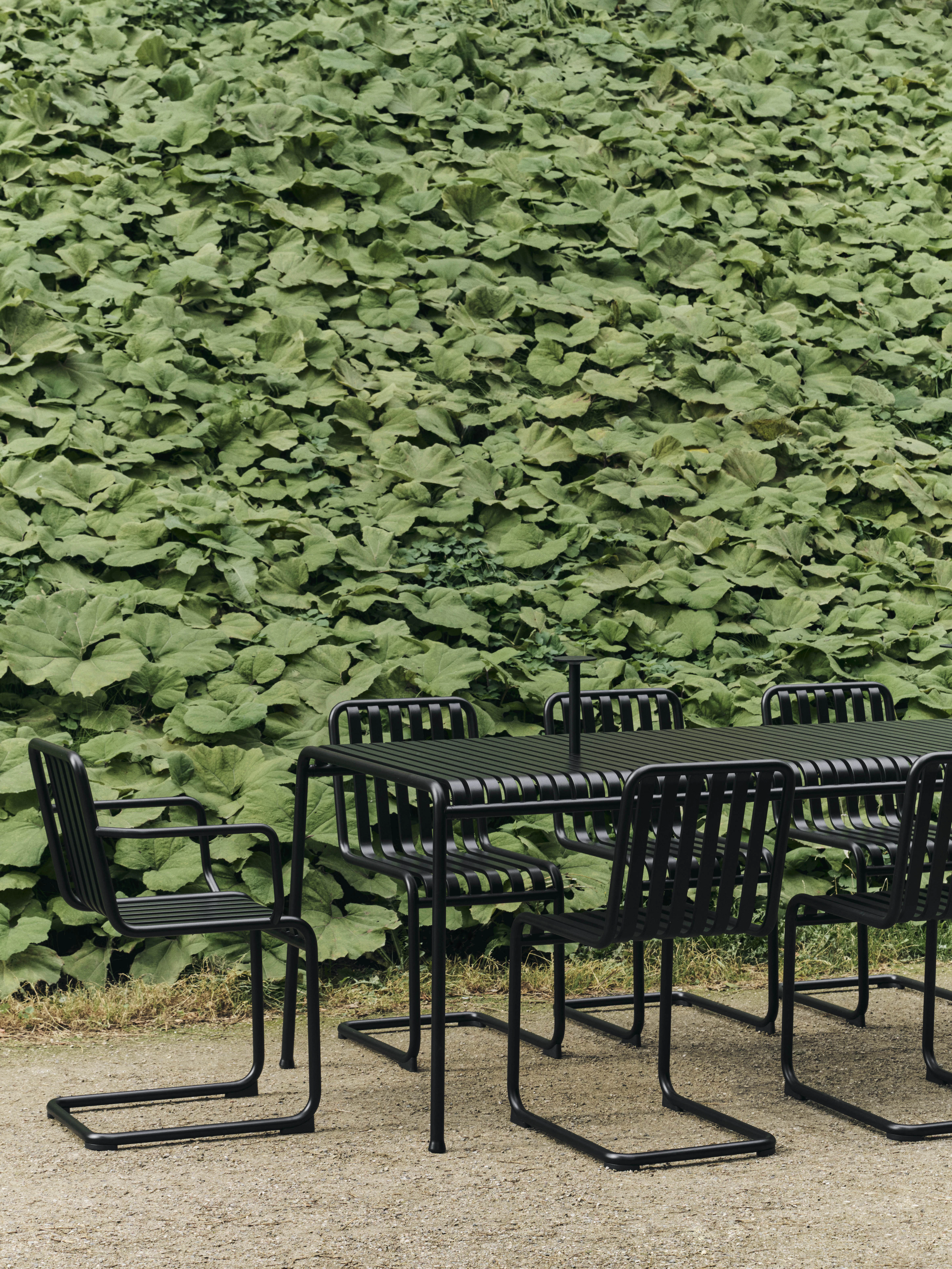 Hay Palissade Cantilever Armchair, svart från HAY, bild 4