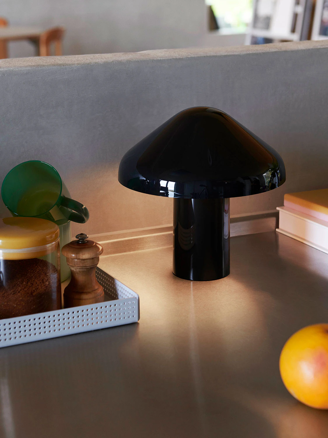 Hay Pao Bordslampa Portabel, svart från HAY, bild 4