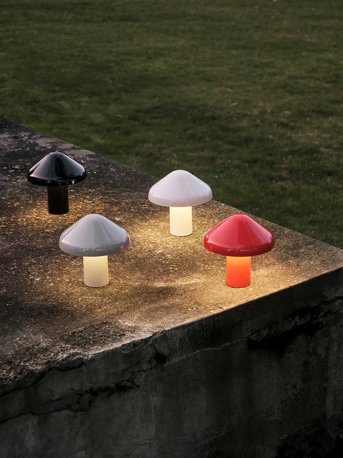 Hay Pao Bordslampa Portabel, svart från HAY, bild 2