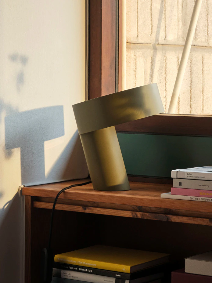 Hay Slant Bordslampa Khaki Green, khakigrön från HAY, bild 2