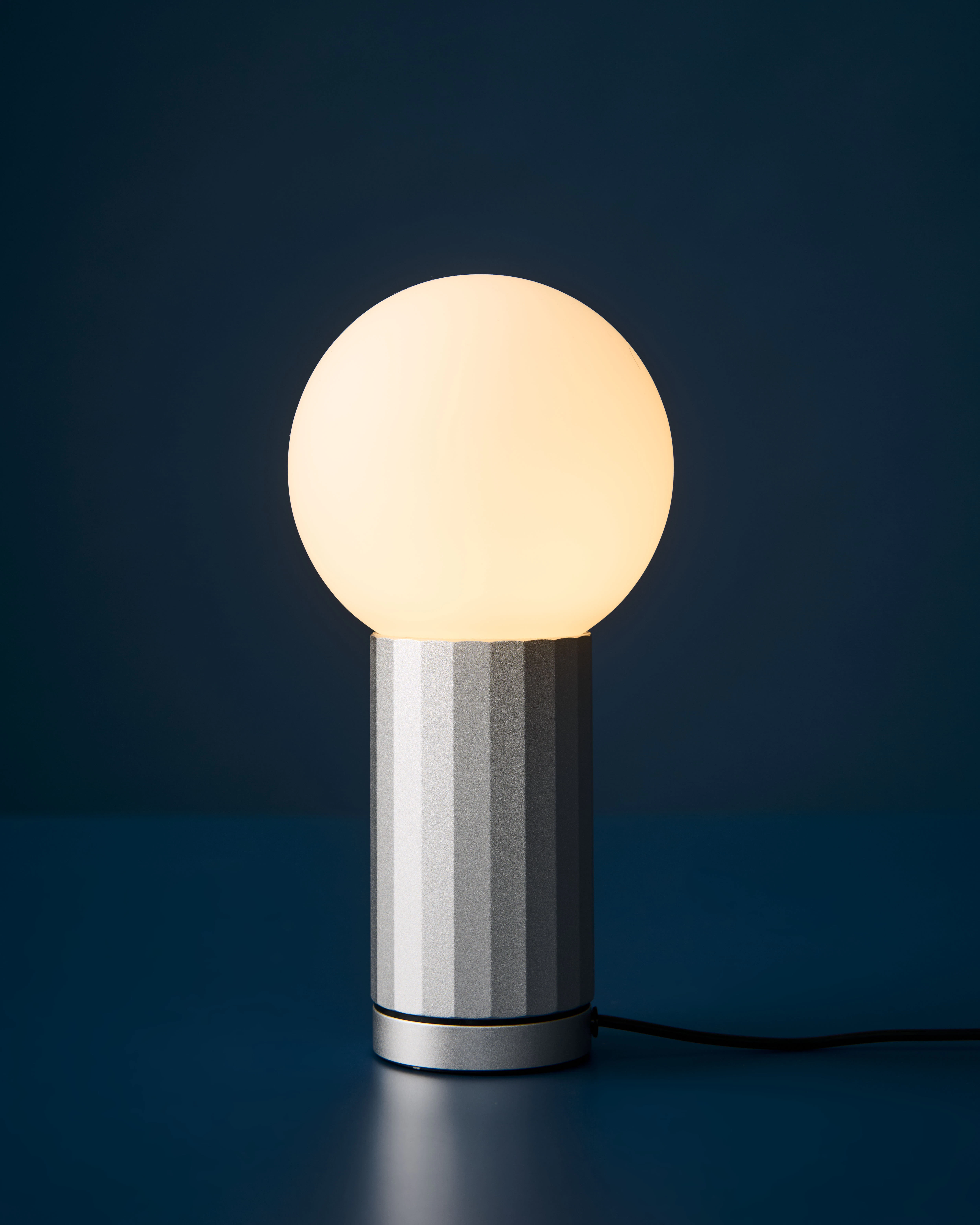 Hay Turn On Bordslampa, aluminium från HAY, bild 2