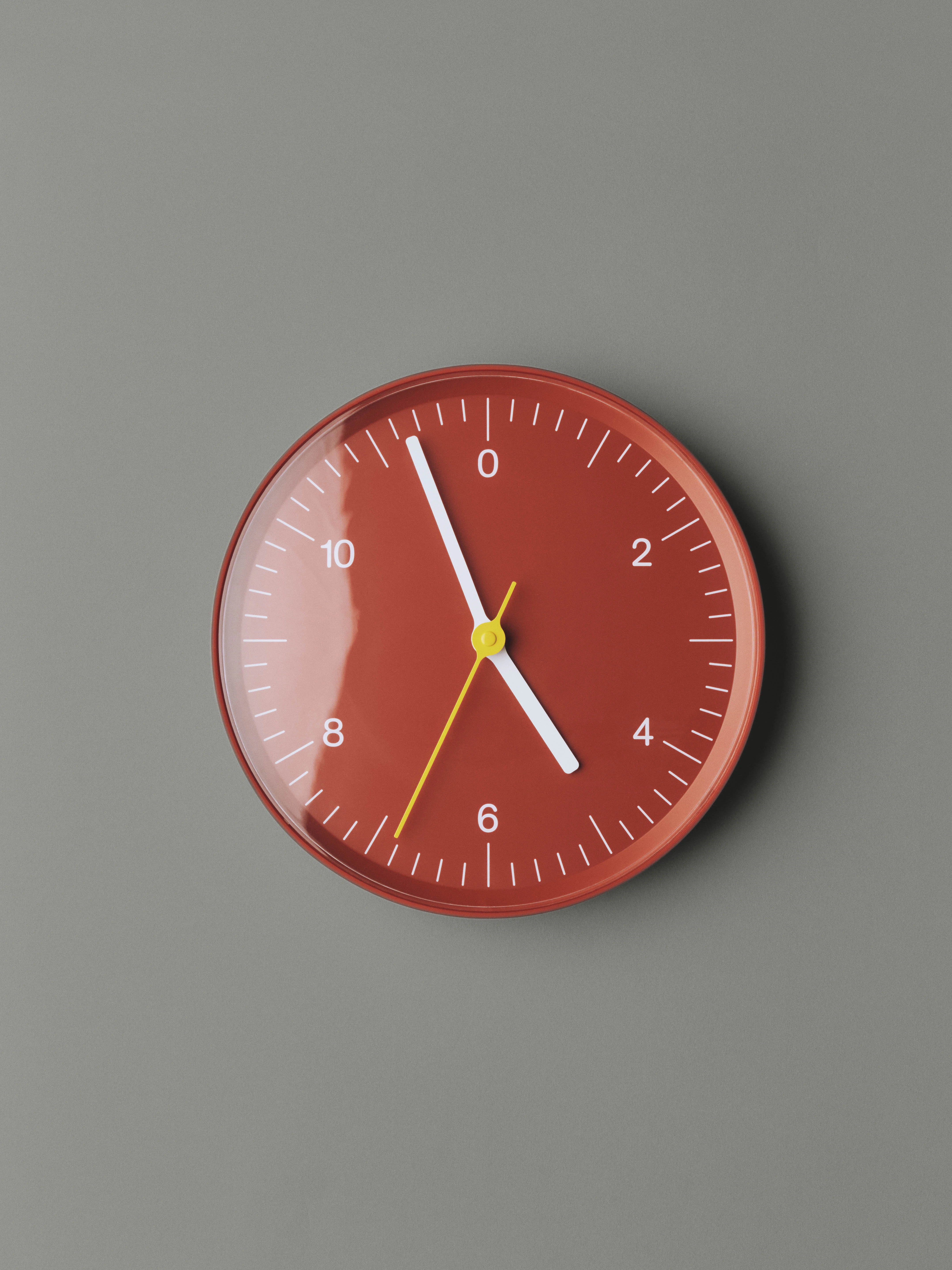 Hay Wall Clock (Recycled) Red, röd från HAY, bild 3