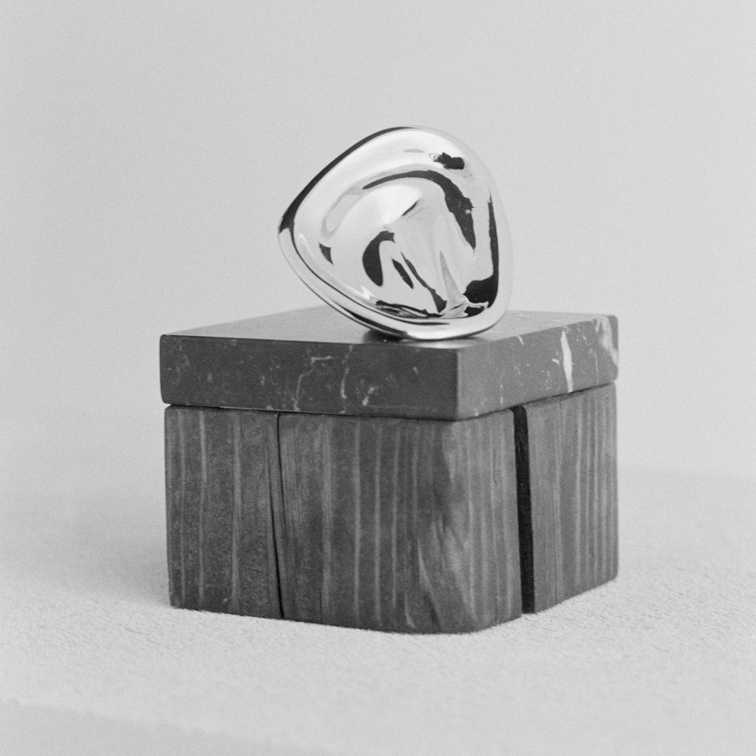 Hein Studio Ripple Knob Väggkrok 9 Cm, silver från Hein Studio, bild 2