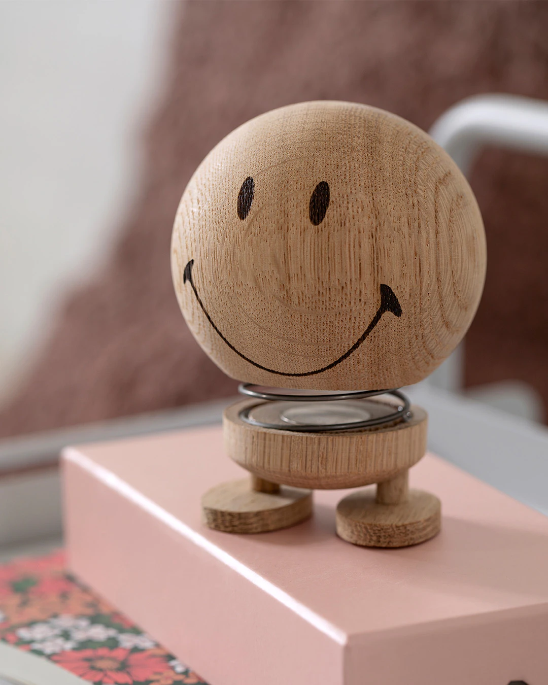 Hoptimist Smiley Figur M Naturlig, neutral ek från Hoptimist, bild 3