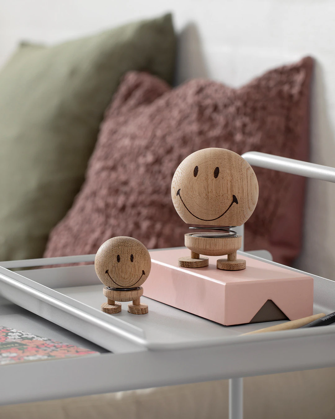 Hoptimist Smiley Figur M Naturlig, neutral ek från Hoptimist, bild 2